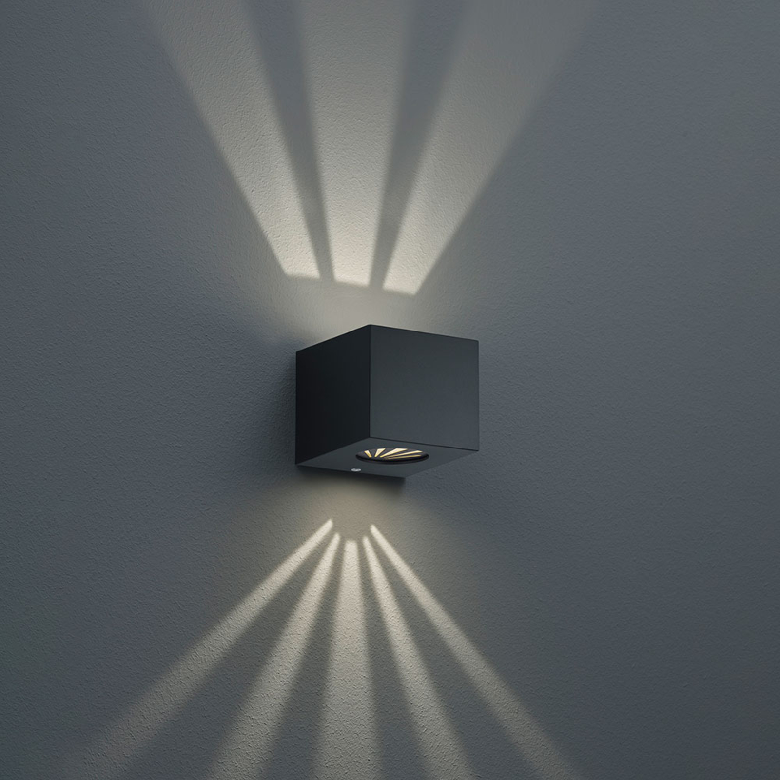 Córdova, candeeiro de parede exterior LED angular, preto