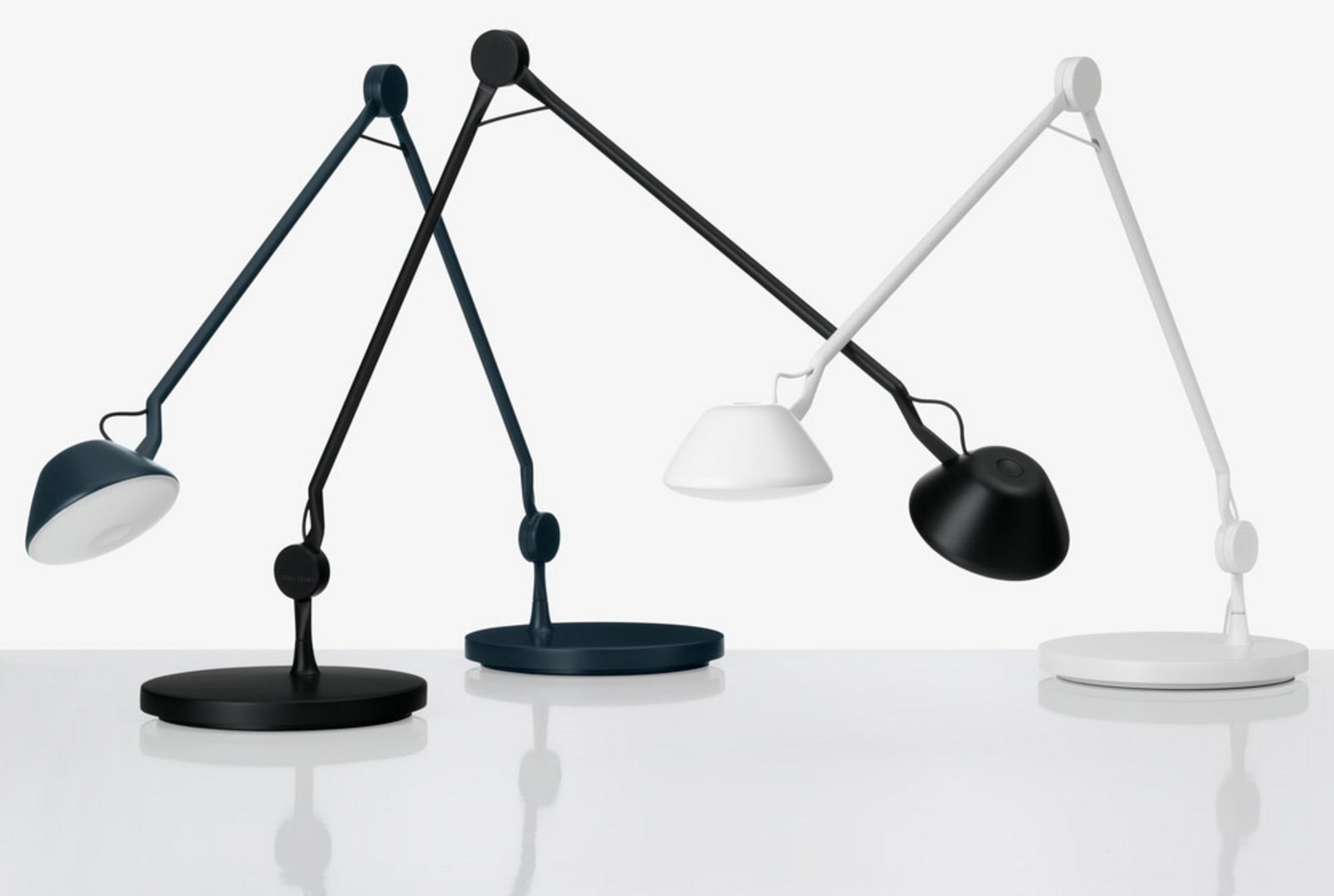 AQ01 Table Lamp Matte Black - Fritz Hansen