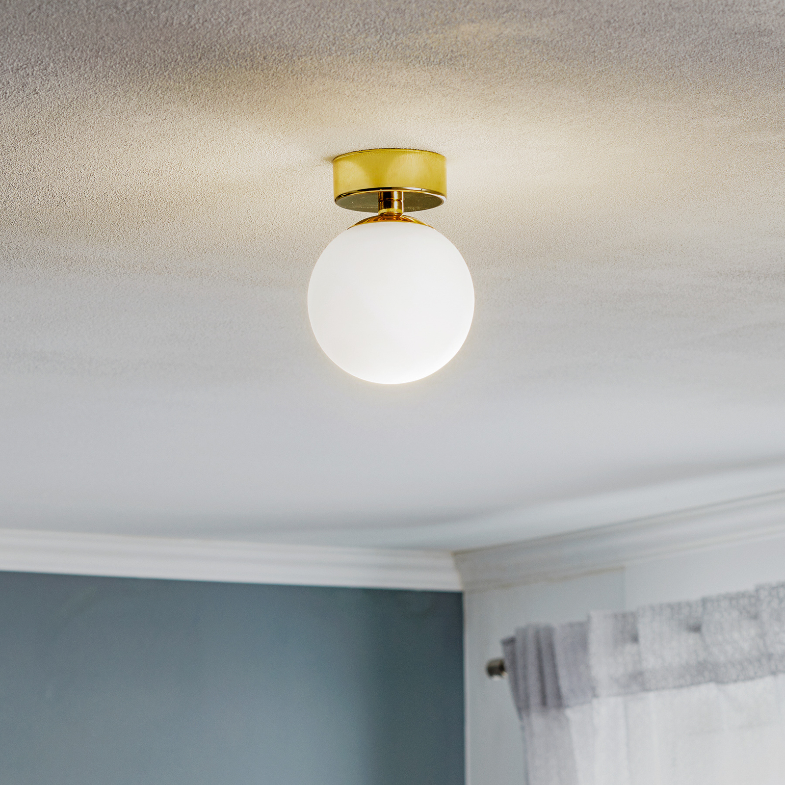 Fatis ceiling light, opal glass/brass, one-bulb