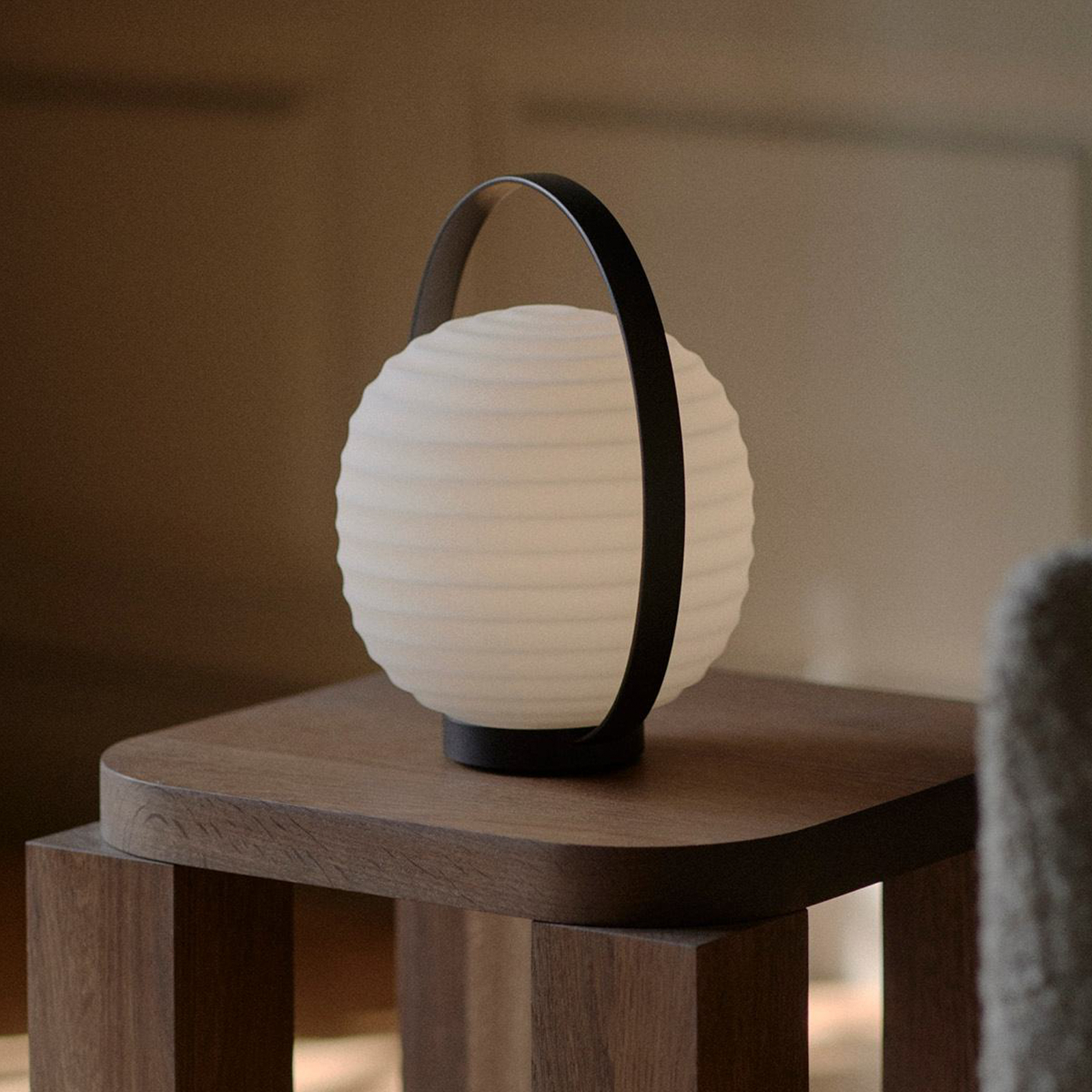 Lantern Portable Tafellamp Zwart/Opaal Wit - New Works