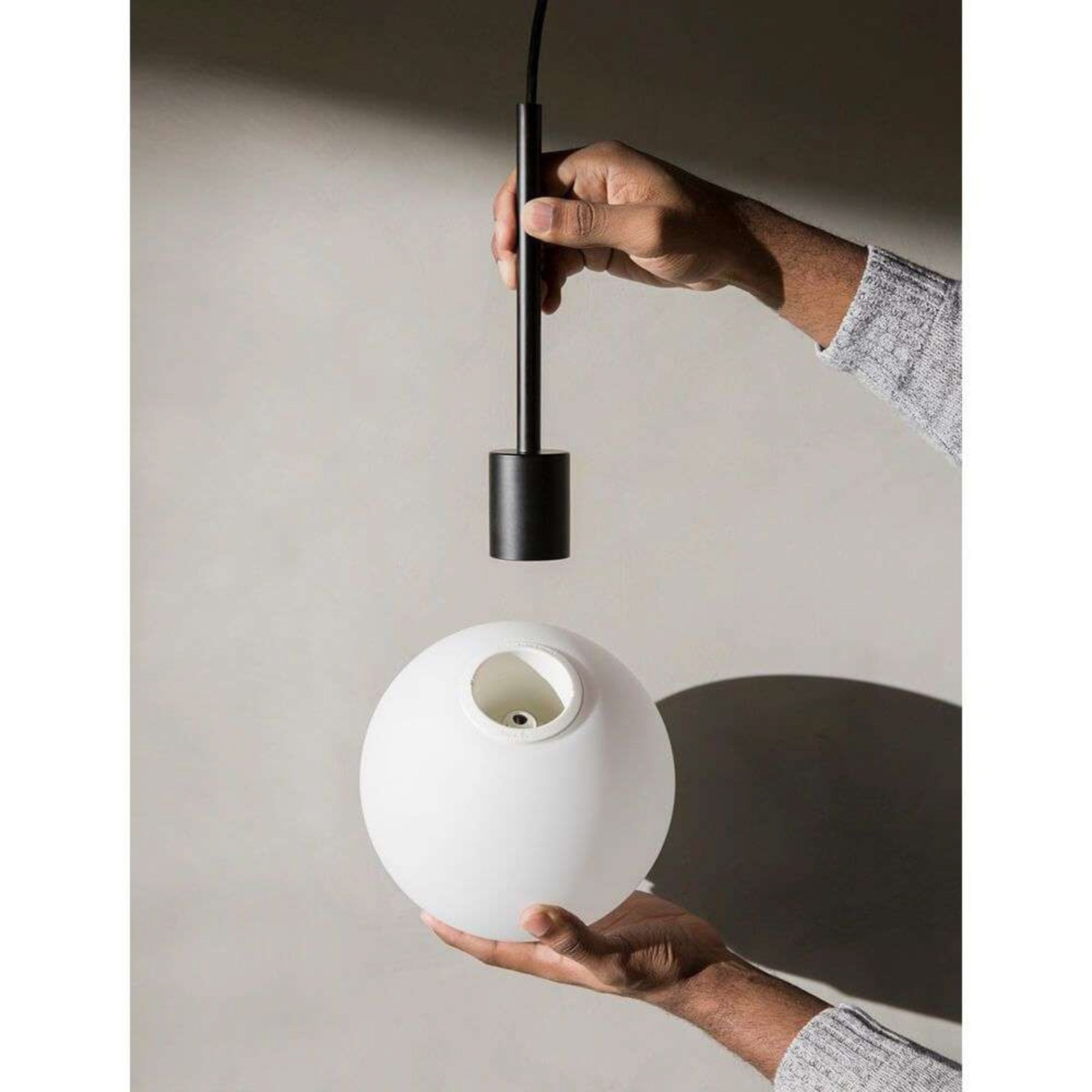 TR Bulb Lustră Pendul Black/Matt Opal - Audo Copenhagen