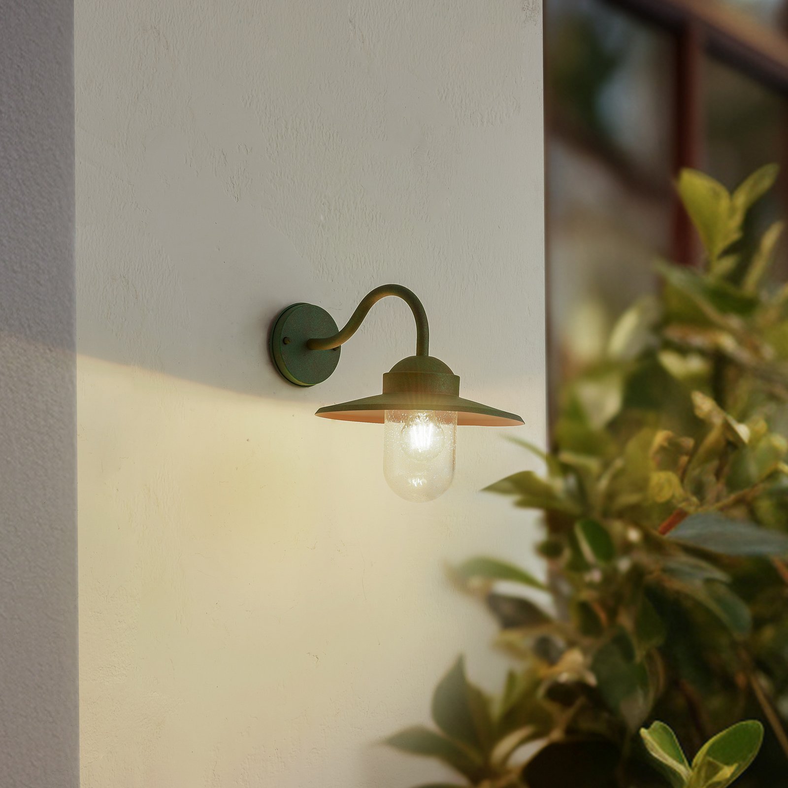 Lindby outdoor wall light Bilma, green, aluminium, glass, 29 cm high