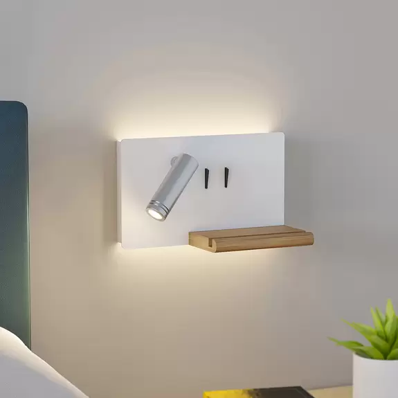 Lampenwelt Lucande LED-Wandlampe Kimo, weiß/nickel, Alu, USB, Ablage