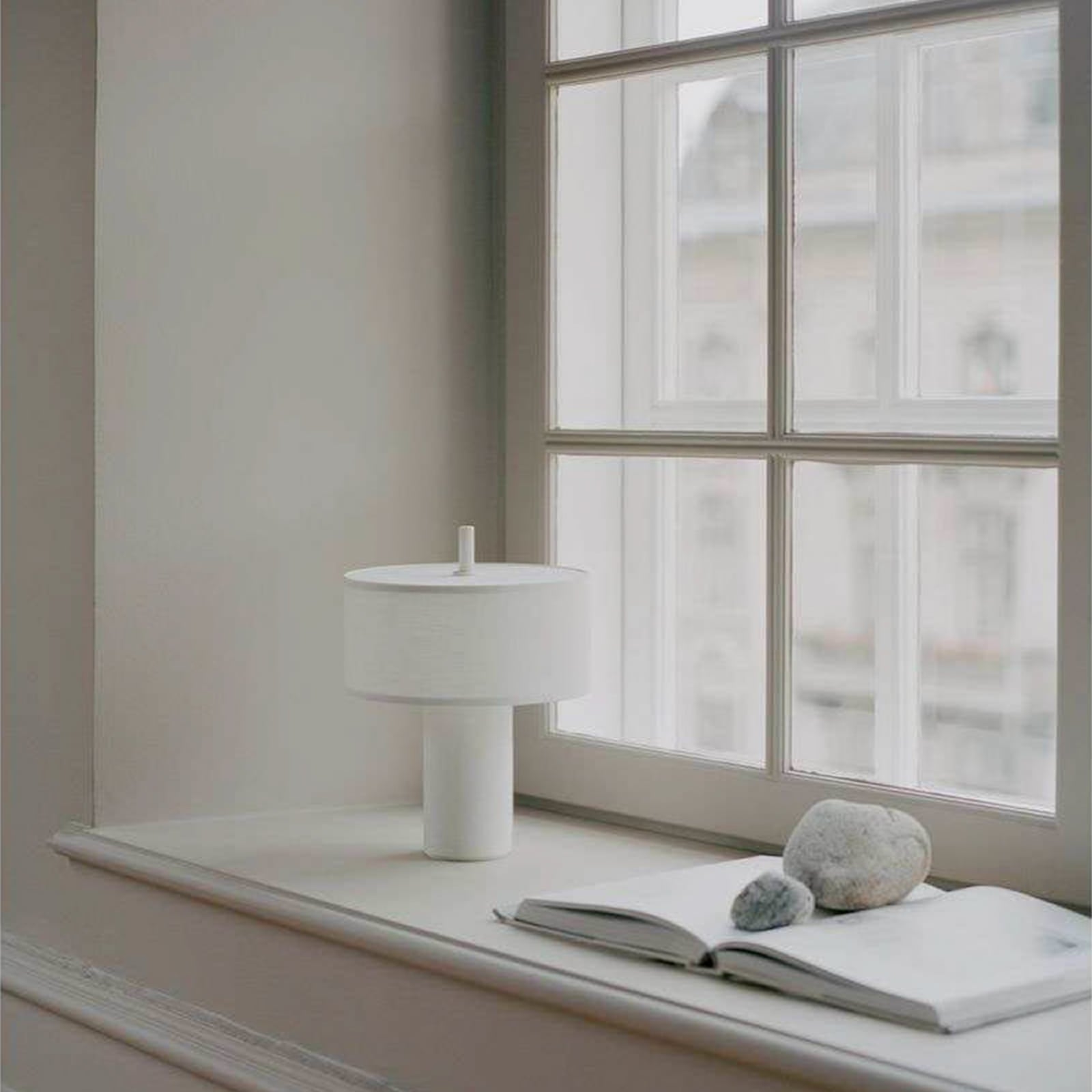 NEW WORKS Margin LED rechargeable table lamp, white, dimmable, CCT NEW WORKS Margin LED rechargeable table lamp, white, dimmable, CCT