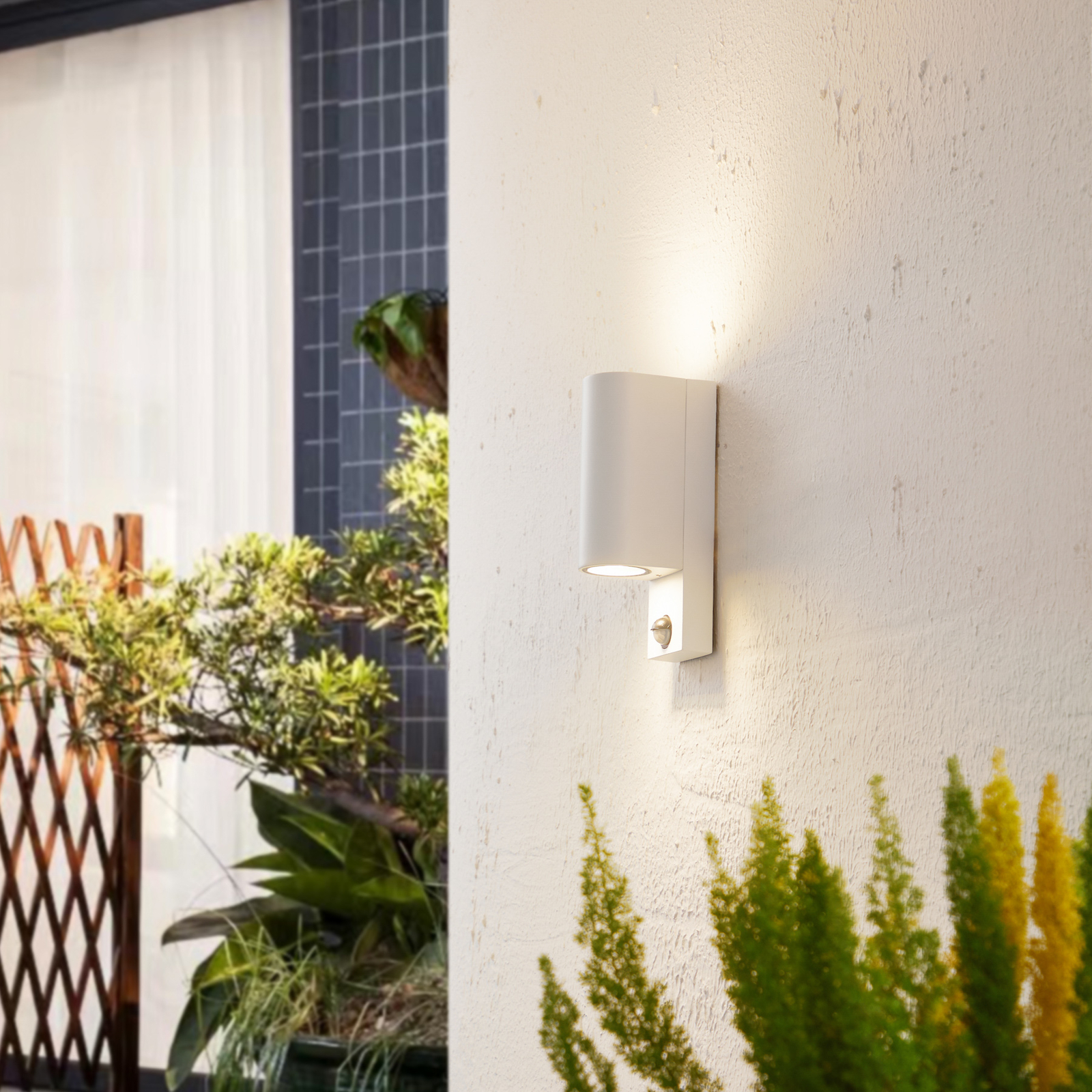 Prios outdoor wall light Tetje, white, round, sensor, set of 2