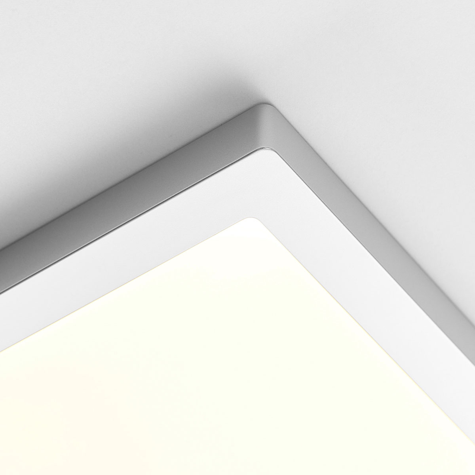 Solvie LED-taklampe, sølv, kantet, 30 x 30 cm