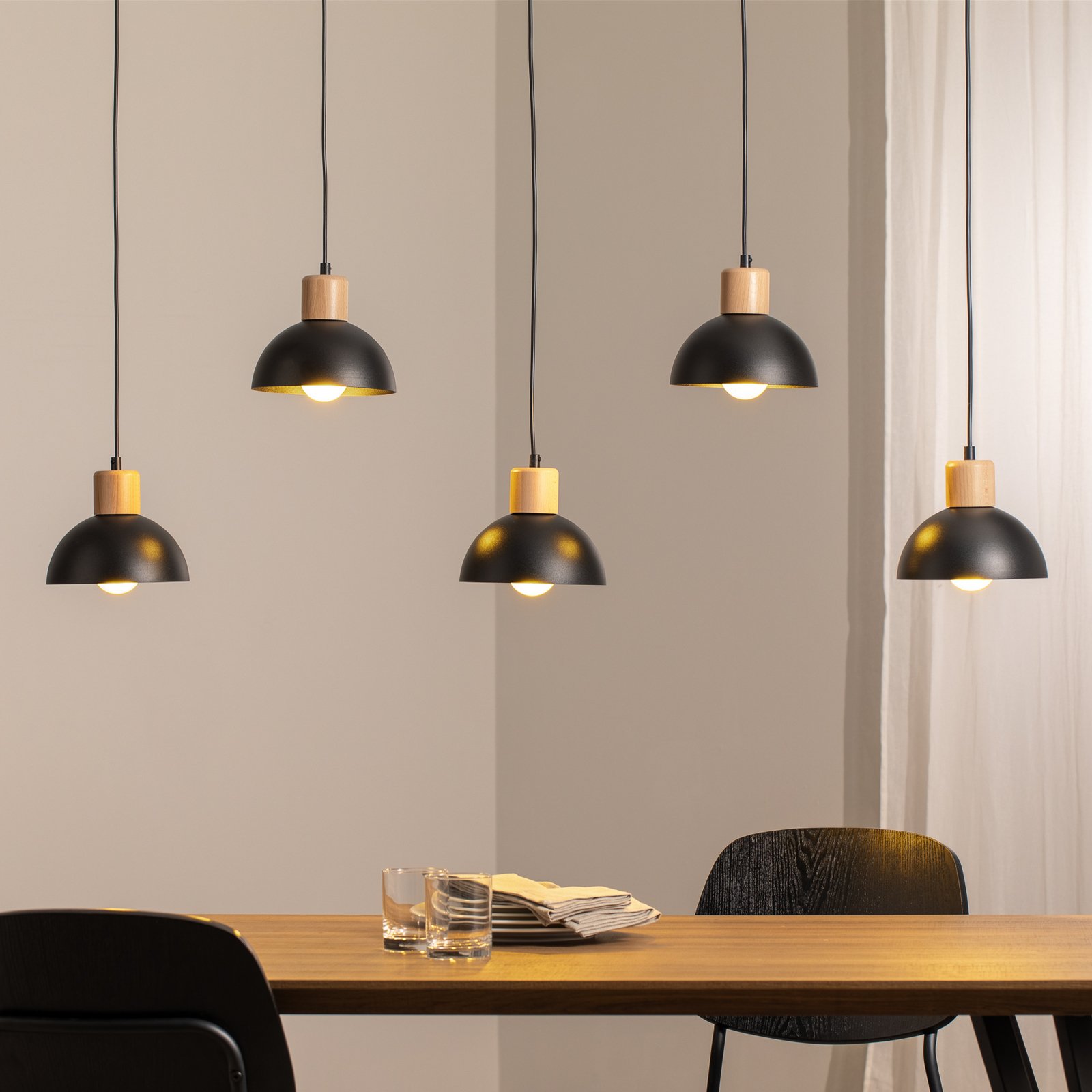 Lampă suspendată Seco, lungime 116 cm, negru, metal/lemn, 5 becuri.