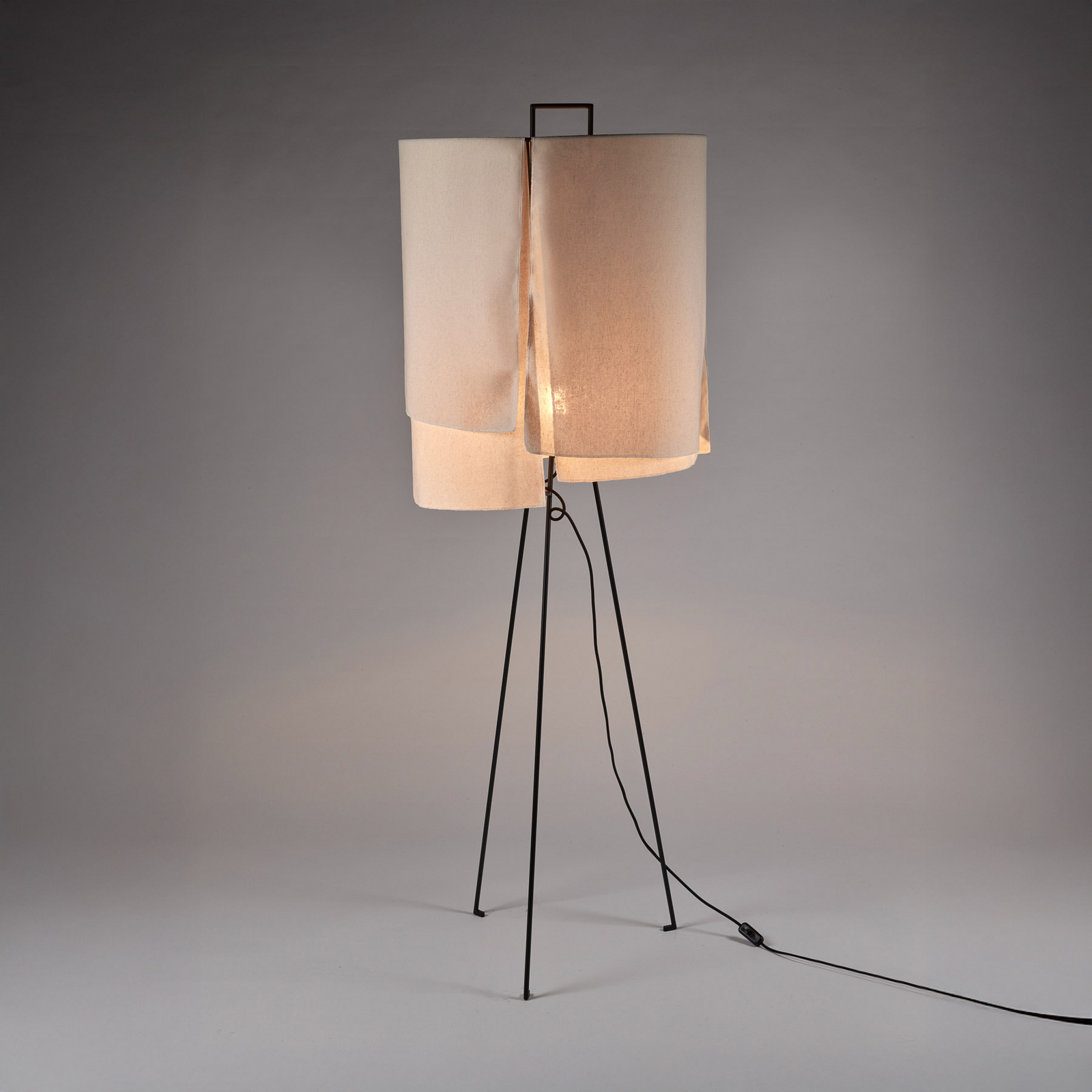 L BLACK BEIGE NOMAD gulvlampe, tekstil, beige, højde 173,5 cm, E27 – Serax