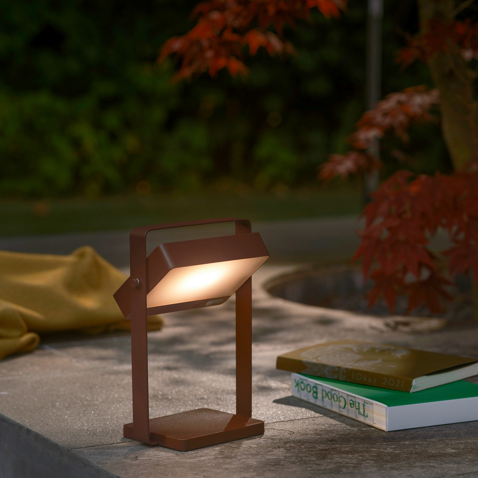 Solární LED stolní lampa Saulio s LED, hnědá, IP44, hliník, USB, akumulátor Solární LED stolní lampa Saulio s LED, hnědá, IP44, hliník, USB, akumulátor