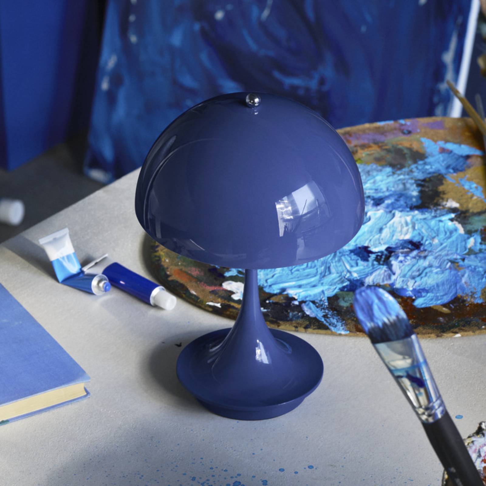 Louis Poulsen Panthella Portable 160 V3, nieprzezroczysty niebieski indygo