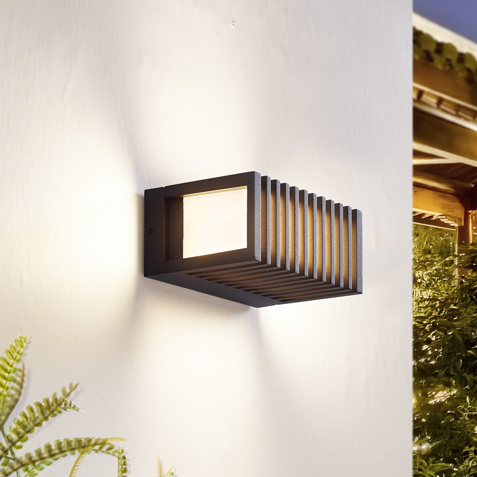 Lucande LED outdoor wall light Ariza, black, aluminium