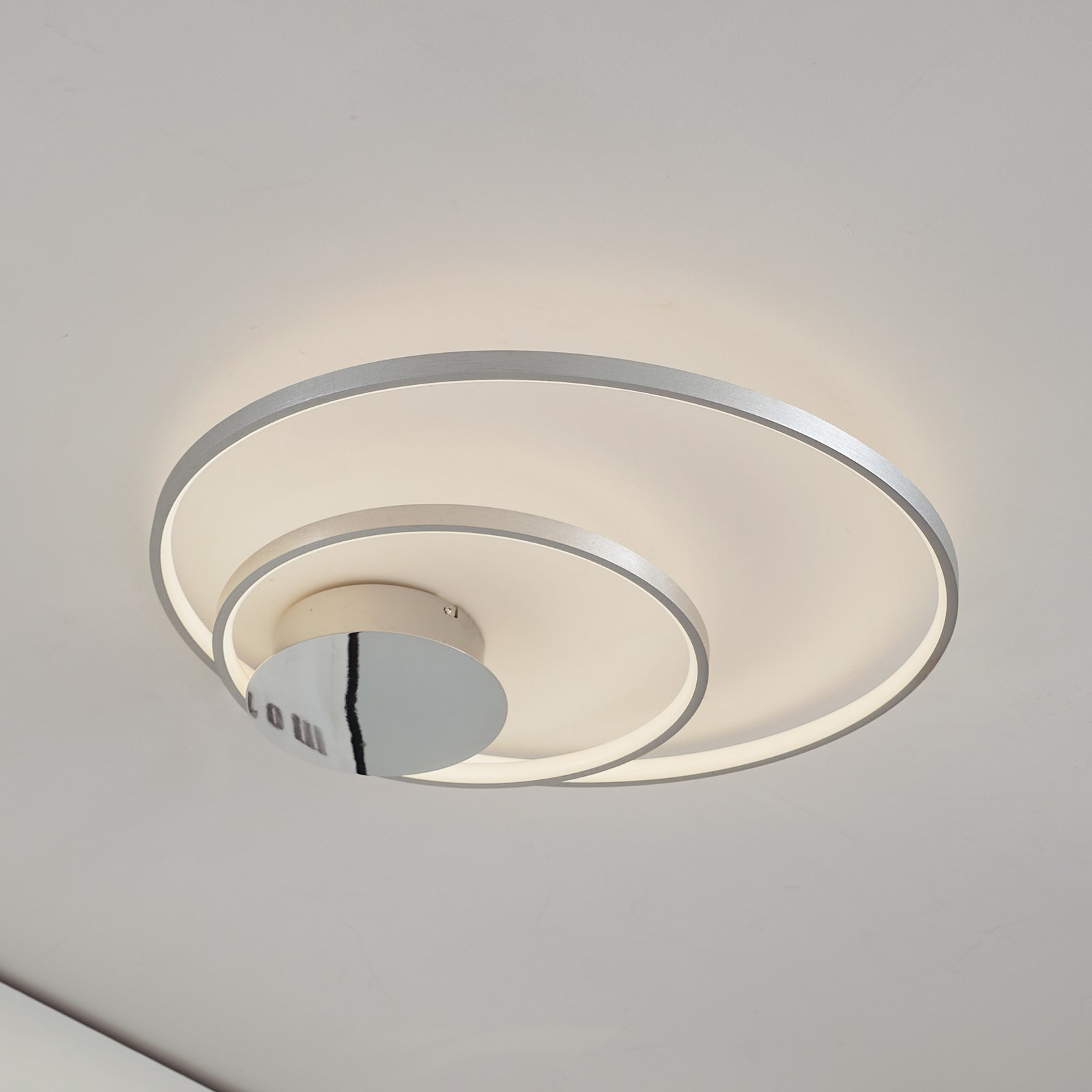 Lindby Nerwin LED stropna svetilka, 65 cm, okrogla, aluminij/krom