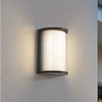 Lindby LED-Außenwandleuchte Calvik, schwarz, geriffelt, IP44
