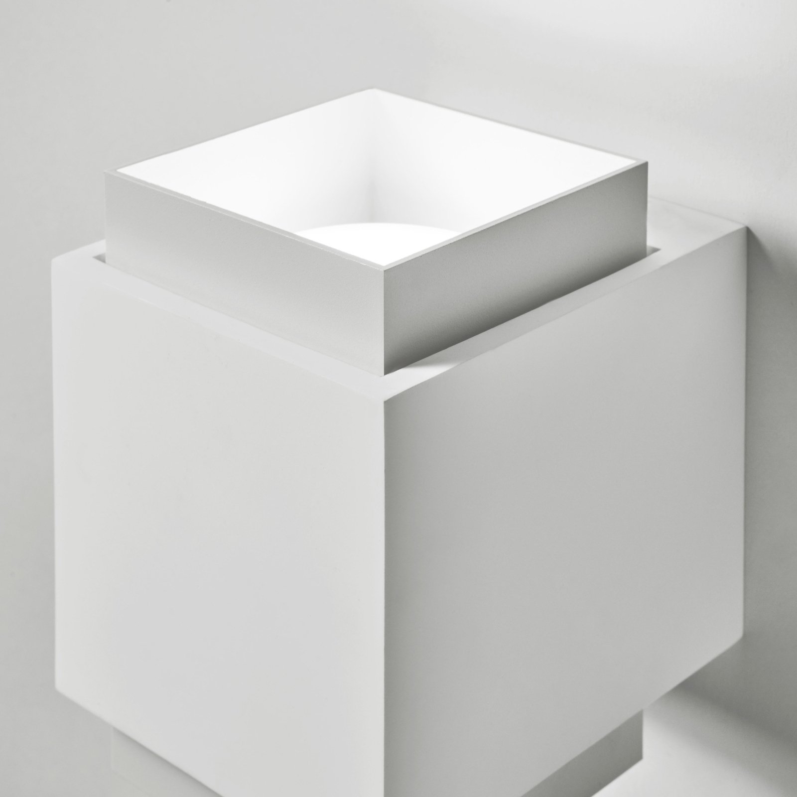 Syme wall light, white, angular, 11 cm, plaster, GX53