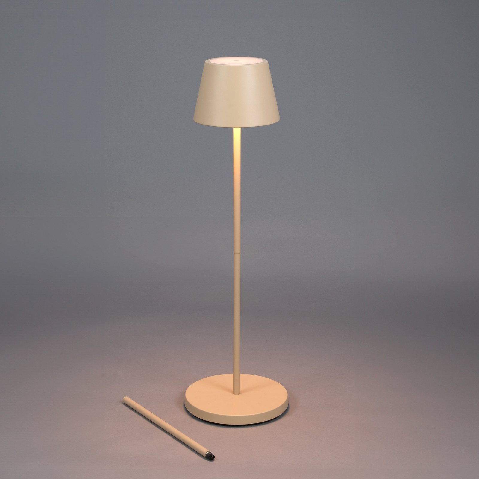 LED-Akku-Stehlampe Pomezia, sandfarben, 124 cm, IP54, USB