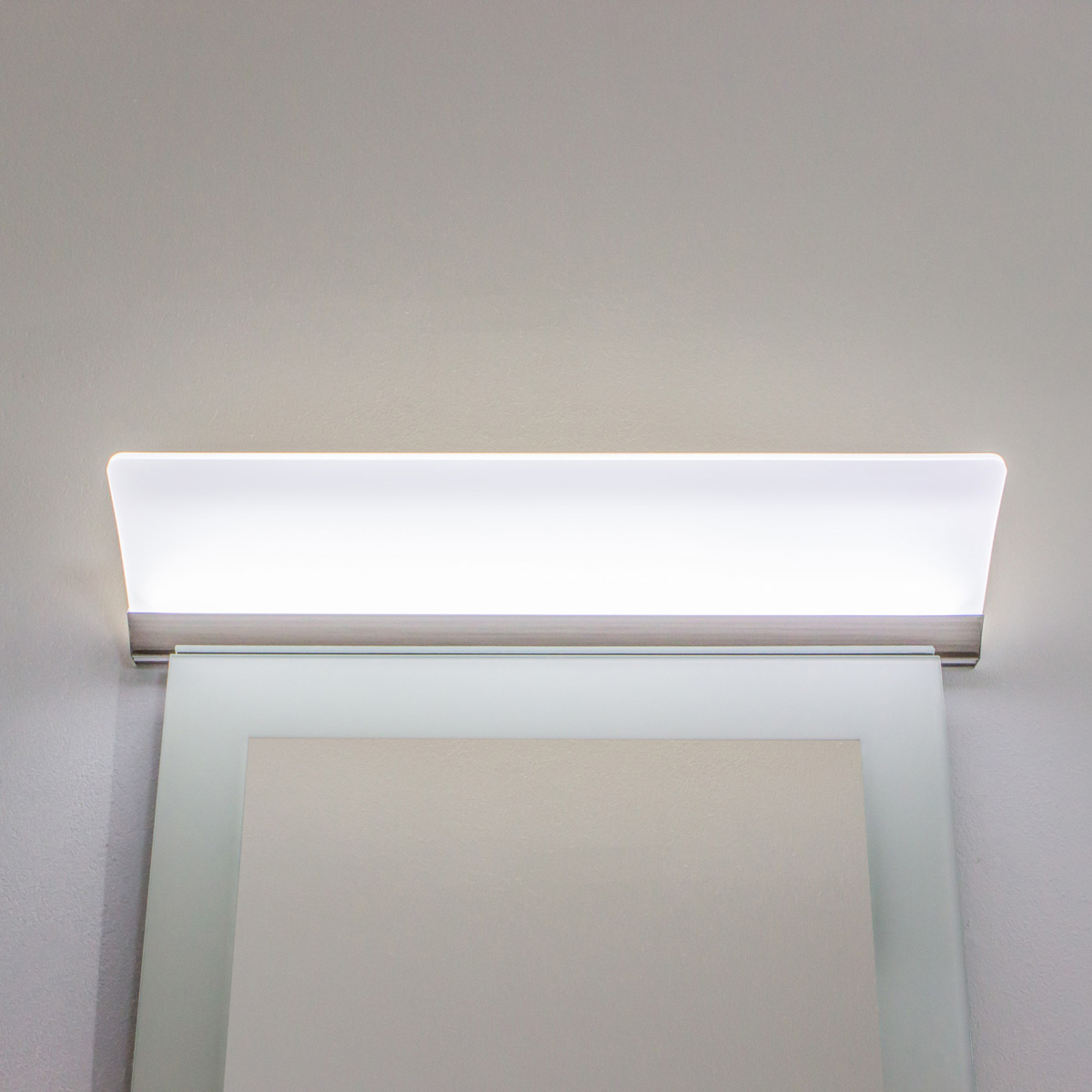 Flächige LED-Spiegelleuchte Angela, IP44