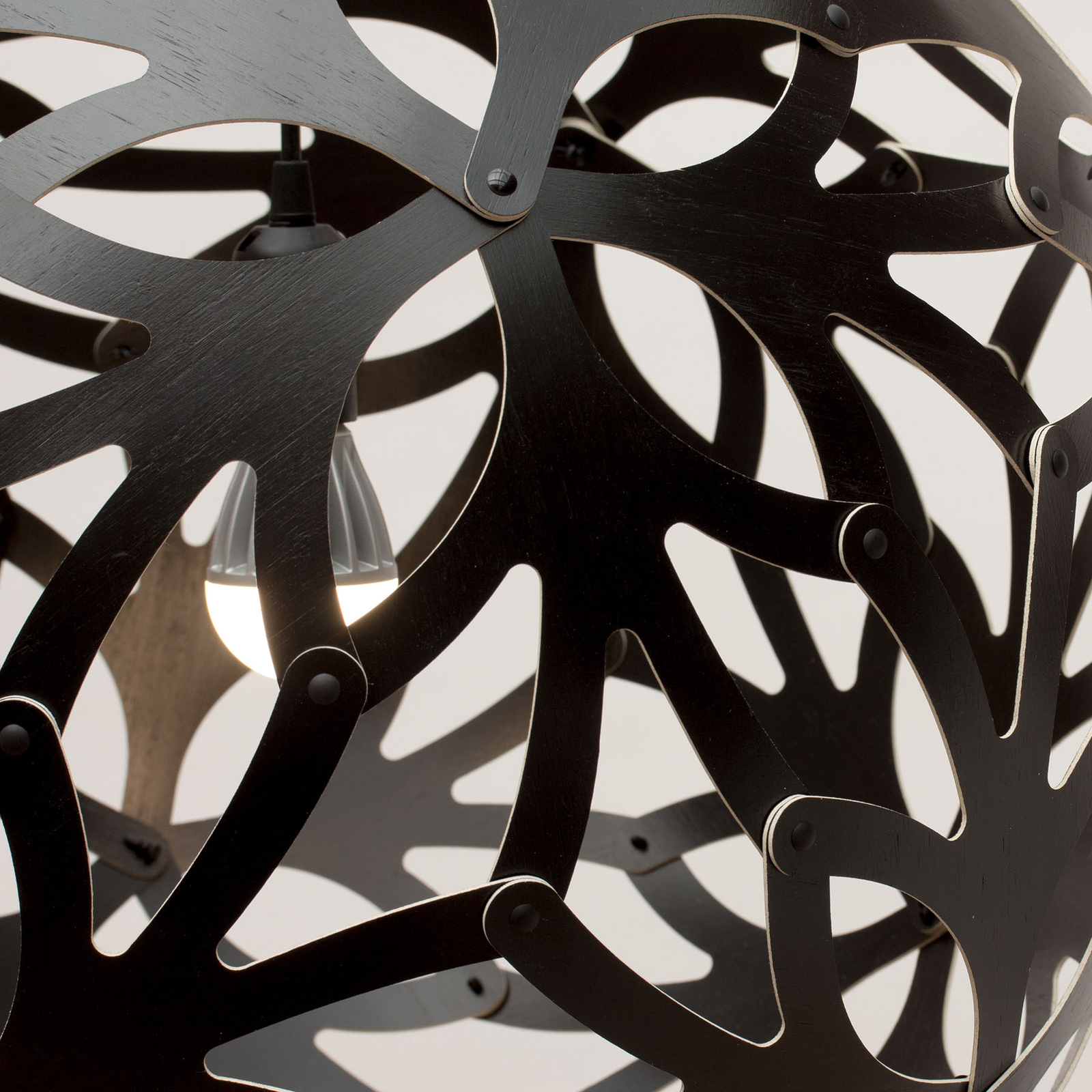 david trubridge Květinová závěsná lampa Ø 60 cm černá