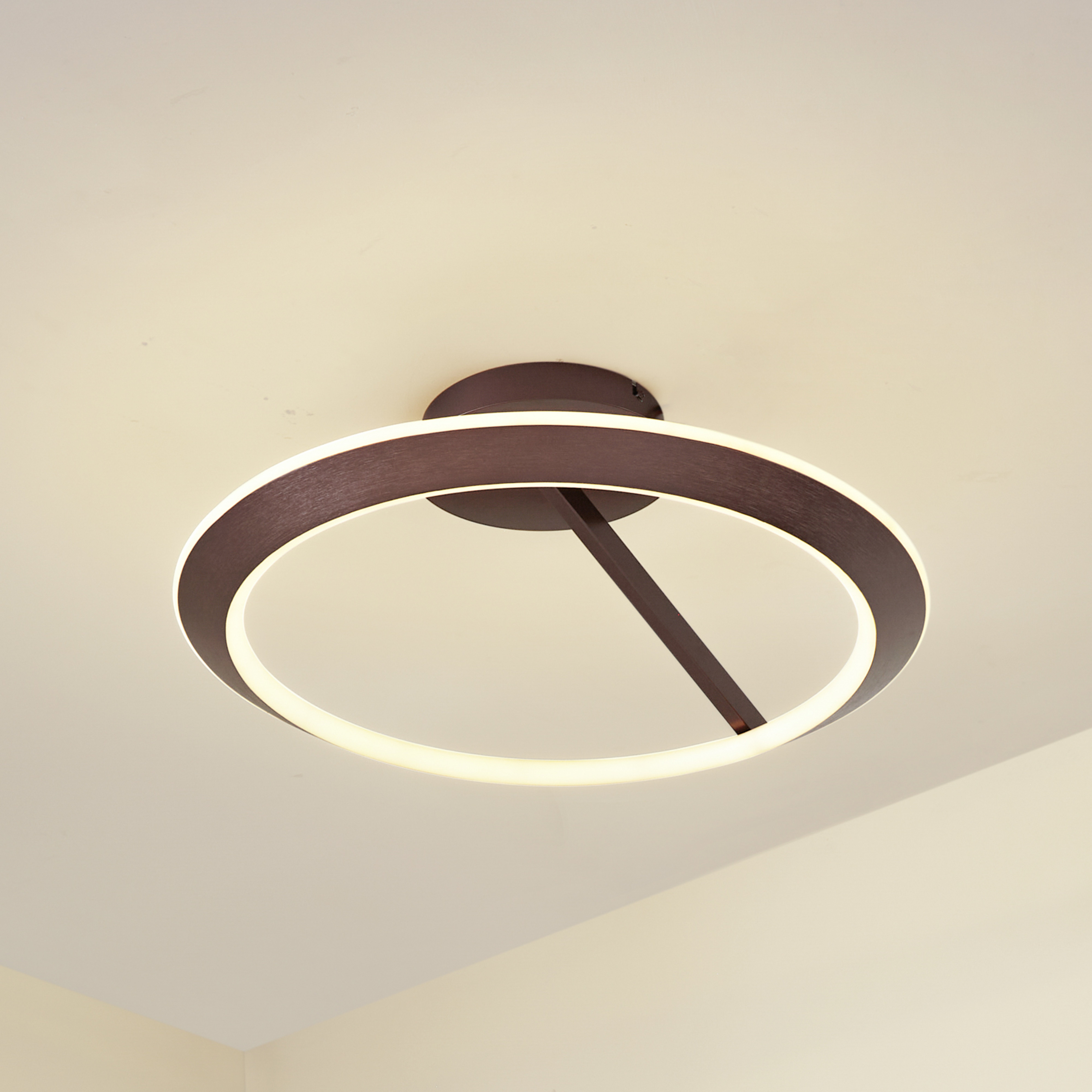 Plafonnier LED Lucande Eldra, brun café, Ø 55 cm, CCT