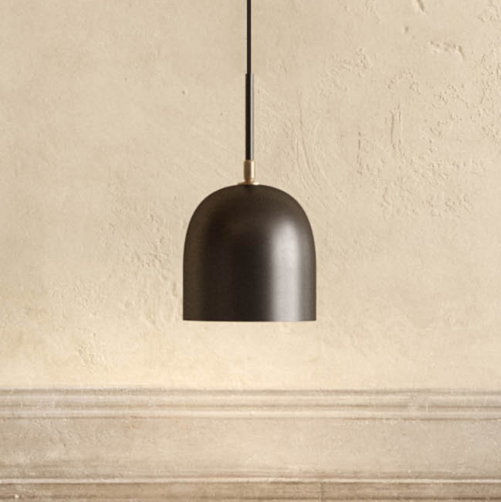 GUBI Howard Hängeleuchte gunmetal