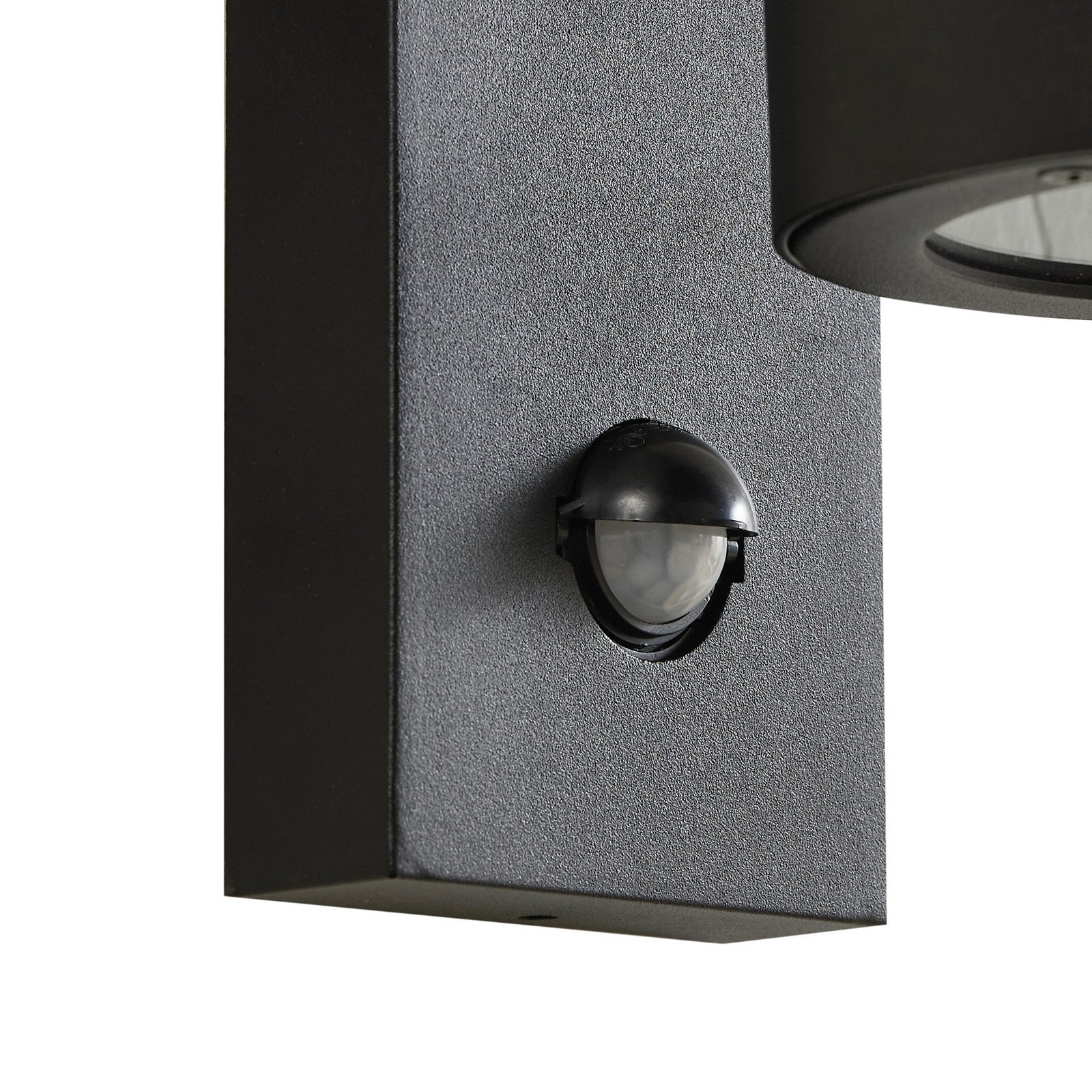 Yrene Fluted Ao ar livre Candeeiro de Parede w/Sensor Preto - Lindby