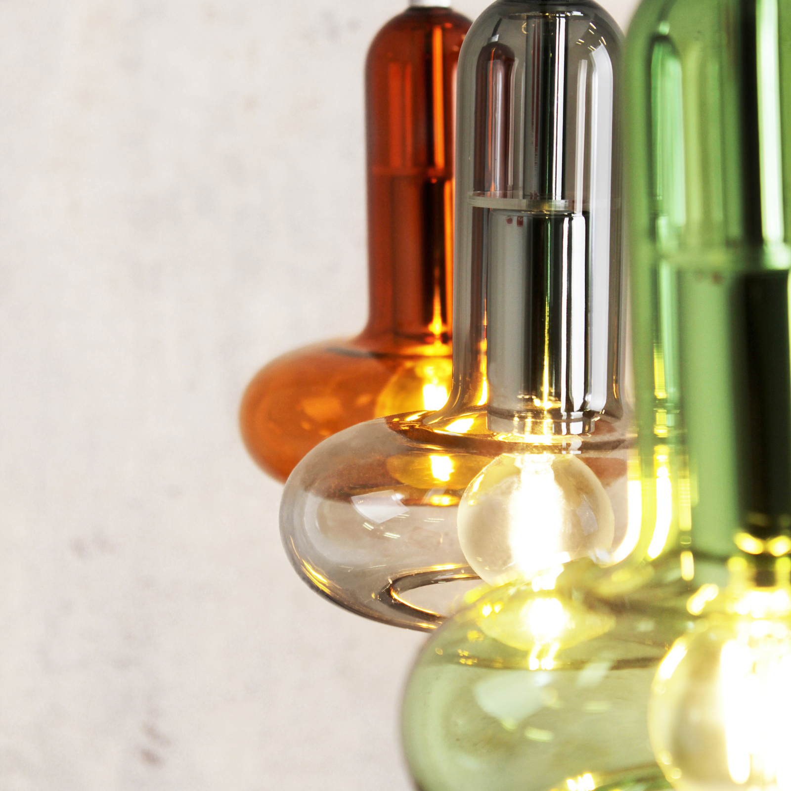 Lámpara colgante Perseo, colorida, longitud 65 cm, 3 luces, cristal