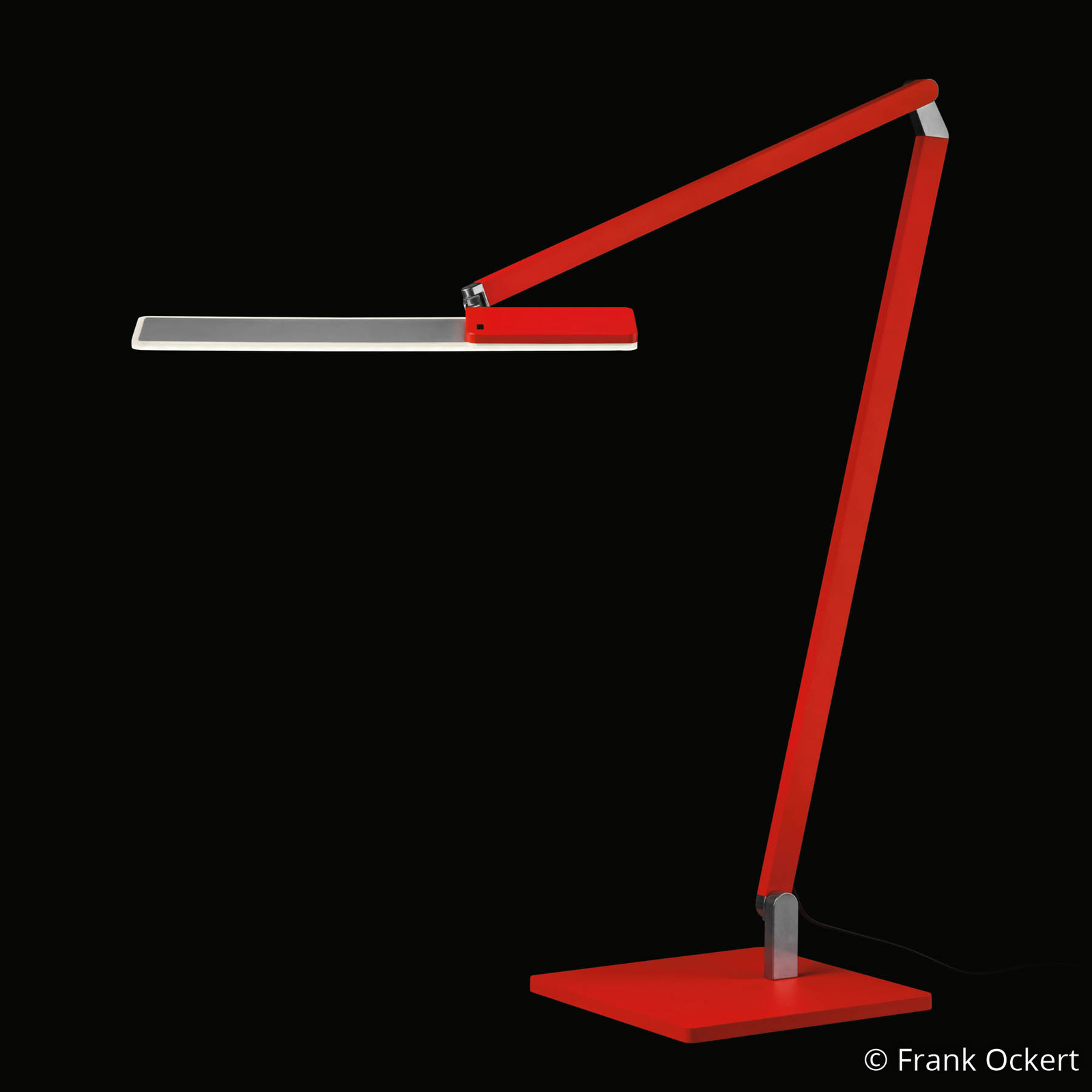 Nimbus Roxxane Office-LED-pöytälamppu 940 punainen
