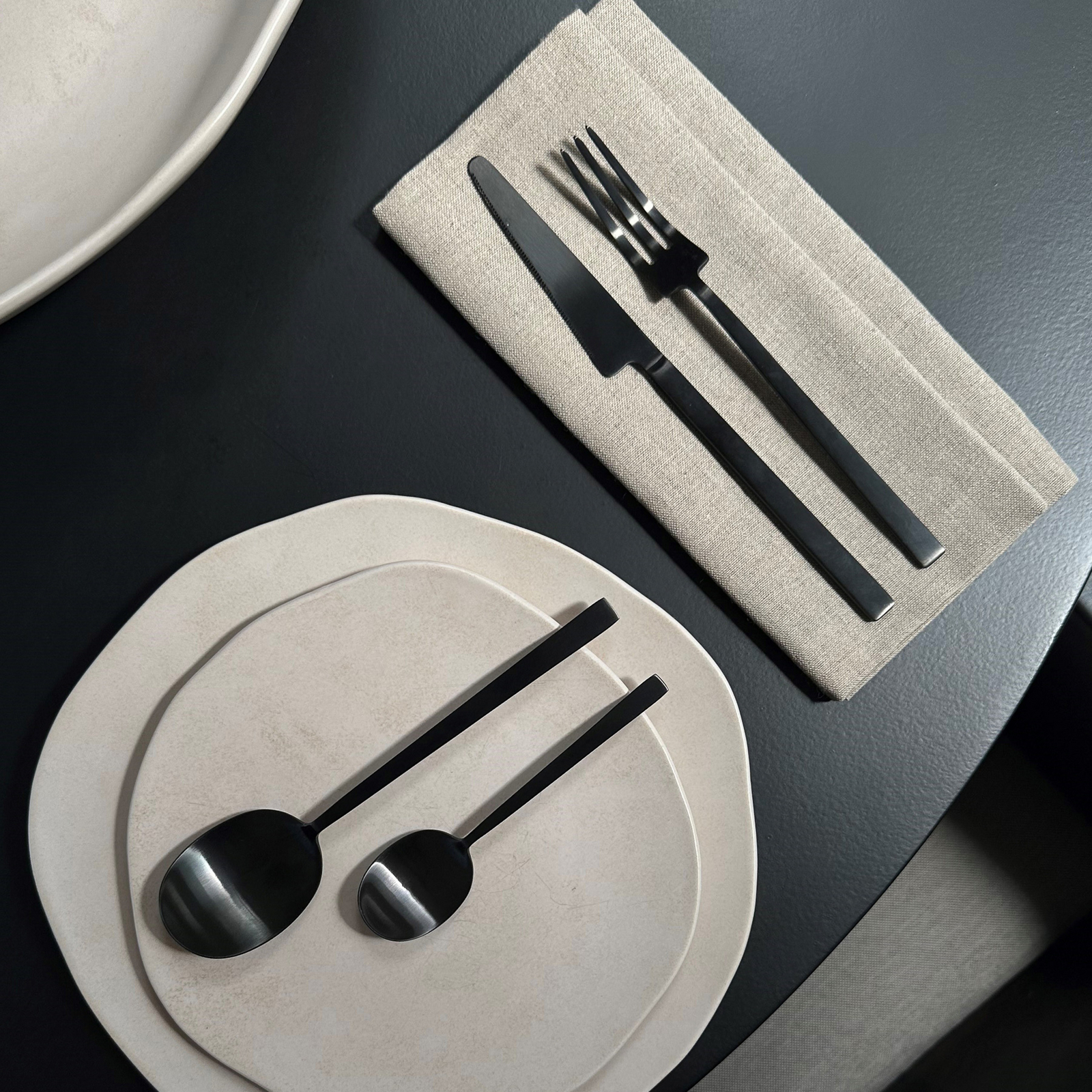 Zestaw sztućców Kogei, czarny, zestaw 16 sztuk – 101 Copenhagen