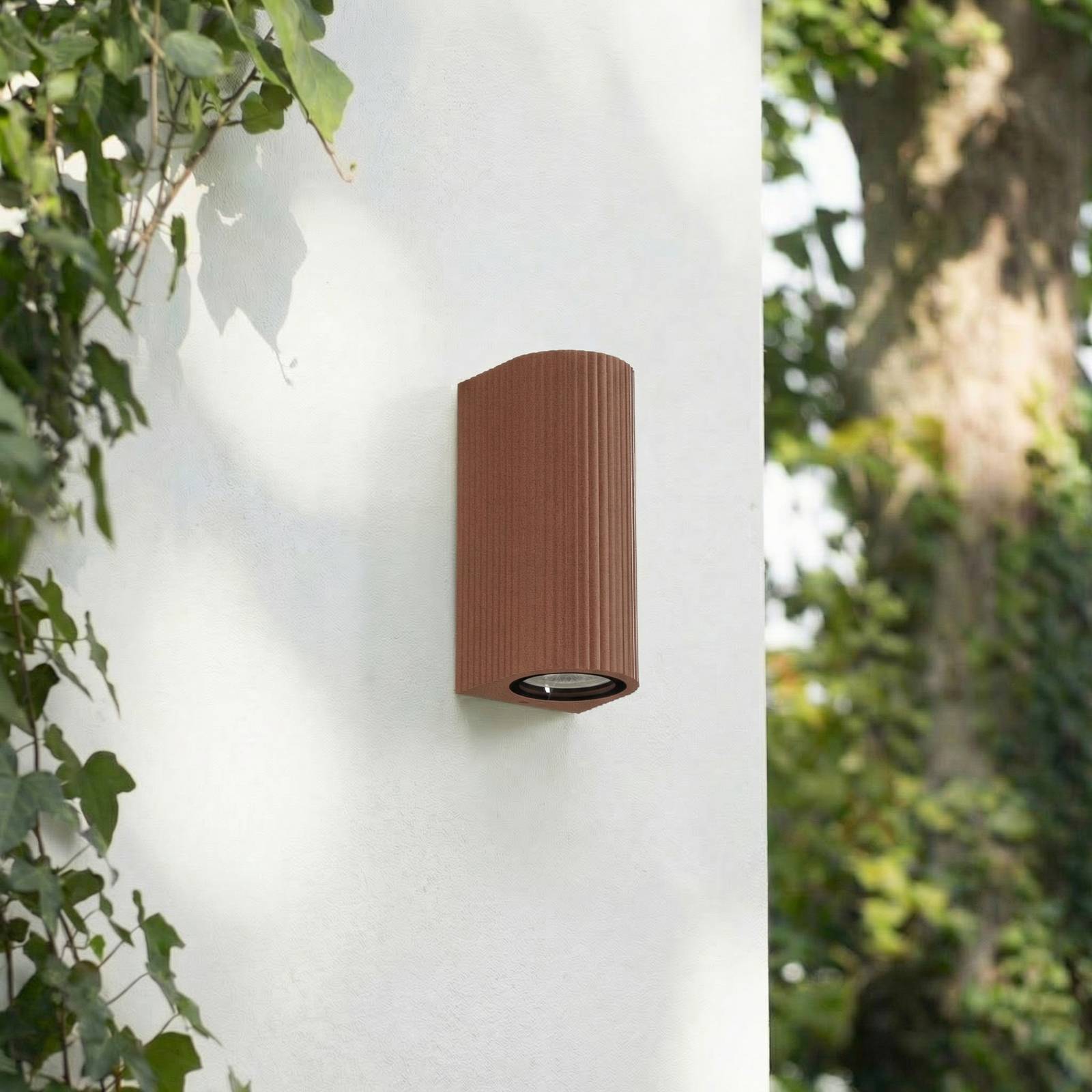 Lindby Kinkiet zewnętrzny Aluvo, rdza, 16 cm, IP65, karbowany