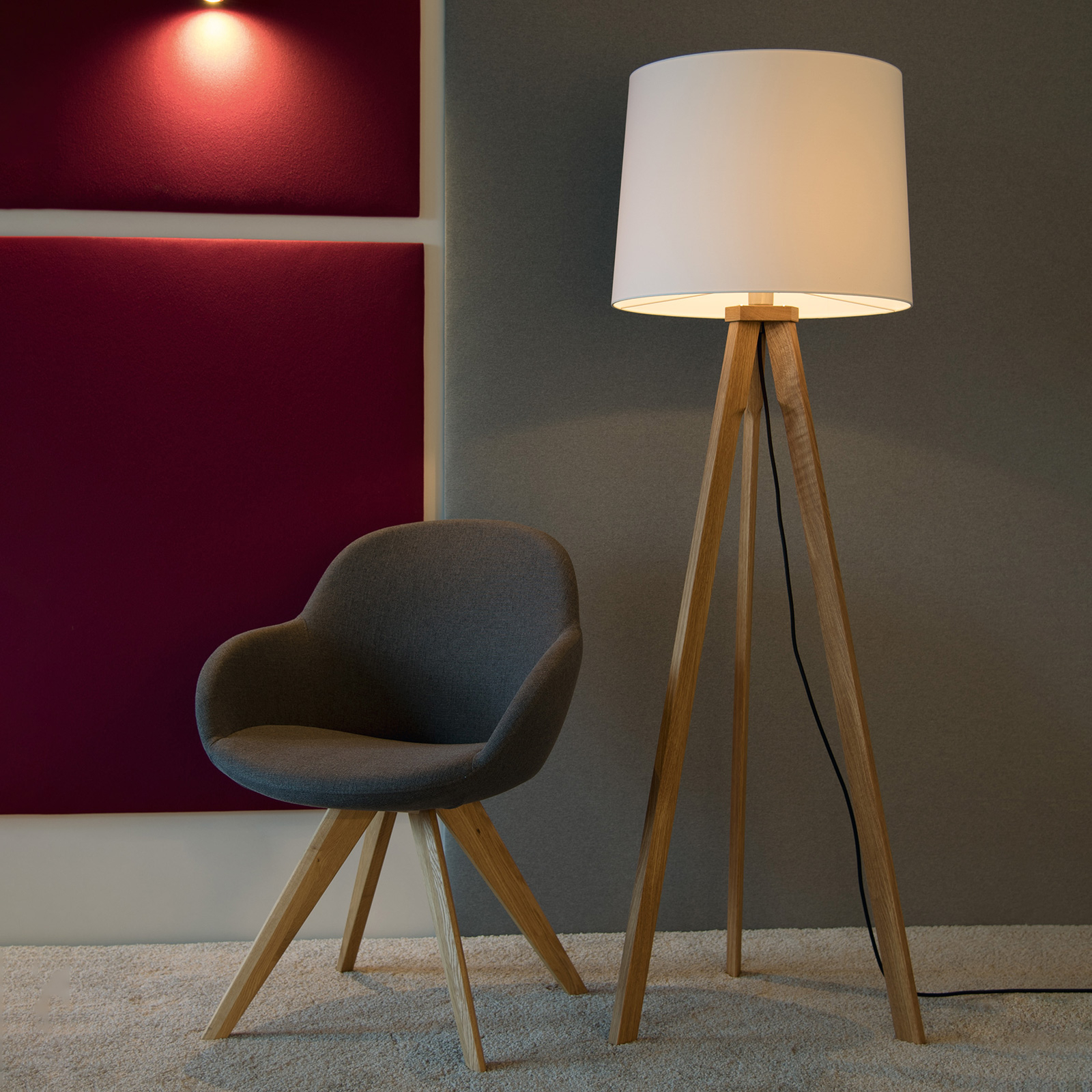 HerzBlut Tre gulvlampe trebeinet med solid tre Gulvlampe i solid naturlig tre og med hvit lampeskjerm