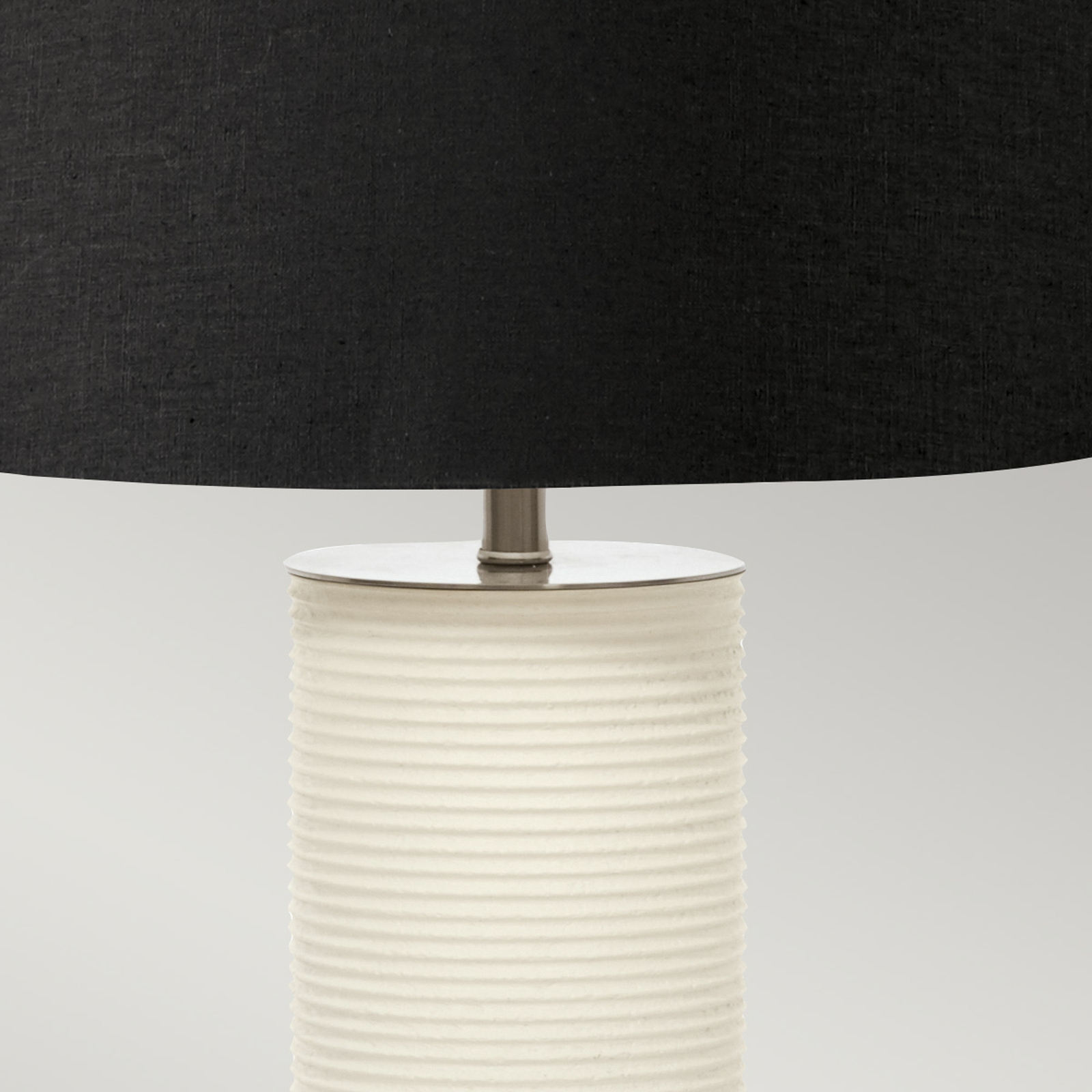 Textil-Tischlampe Ripple Fuß weiß/Schirm schwarz