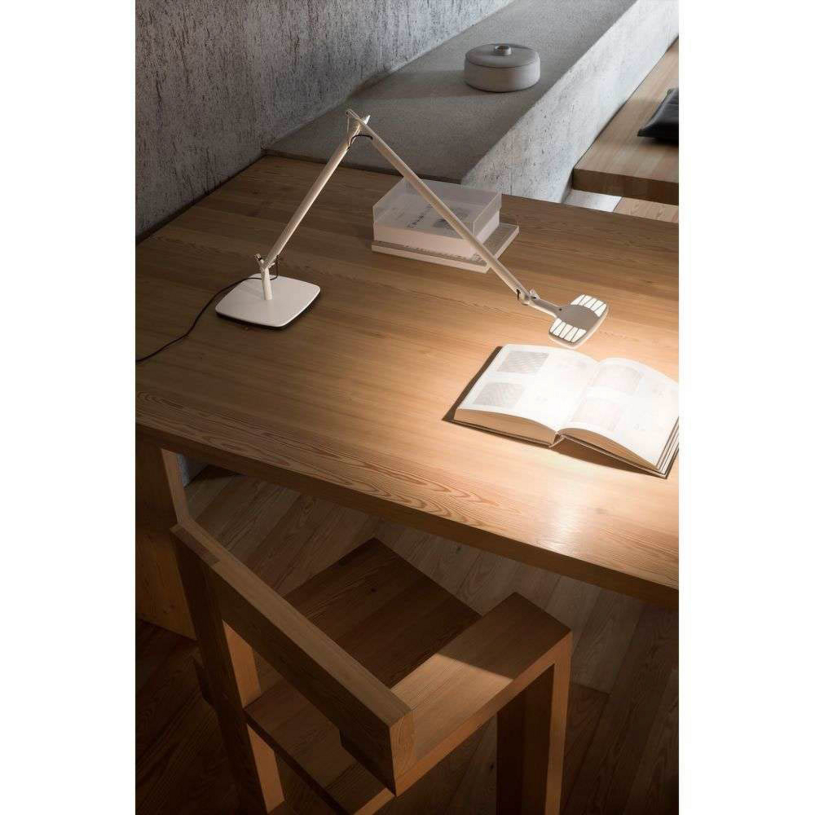 Otto Watt LED Table Lamp Black Soft-Touch - Luceplan