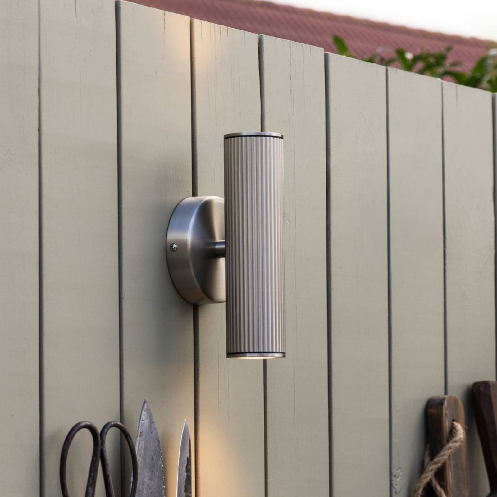 Applique murale Hubble de Globen Lighting, acier, hauteur 21 cm, IP44