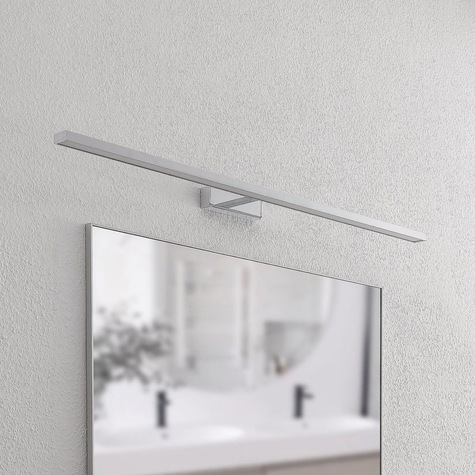 Jukka LED Vegglampe L120 White/Chrome - Lindby