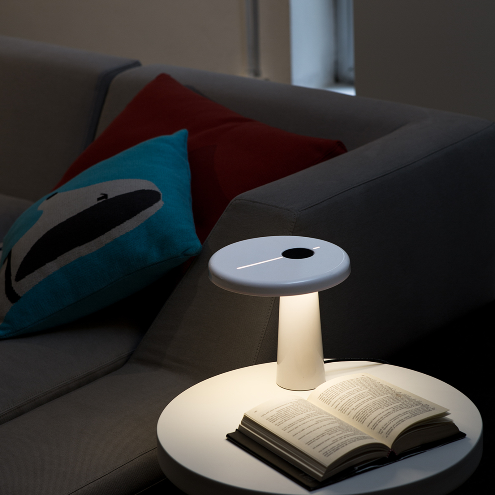 Martinelli Luce Hoop - LED stolní lampa v bílé