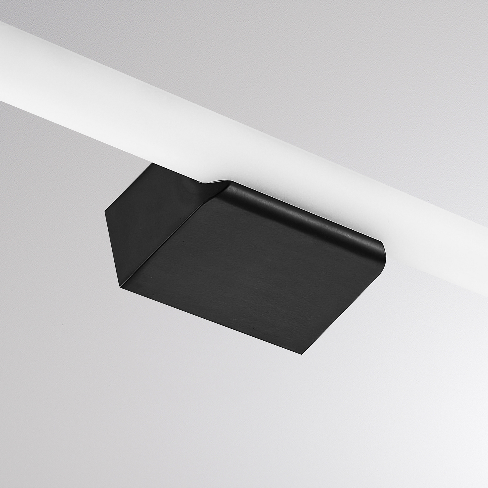 Kinkiet LED VINA S, czarny, szerokość 40 cm, IP44, CCT