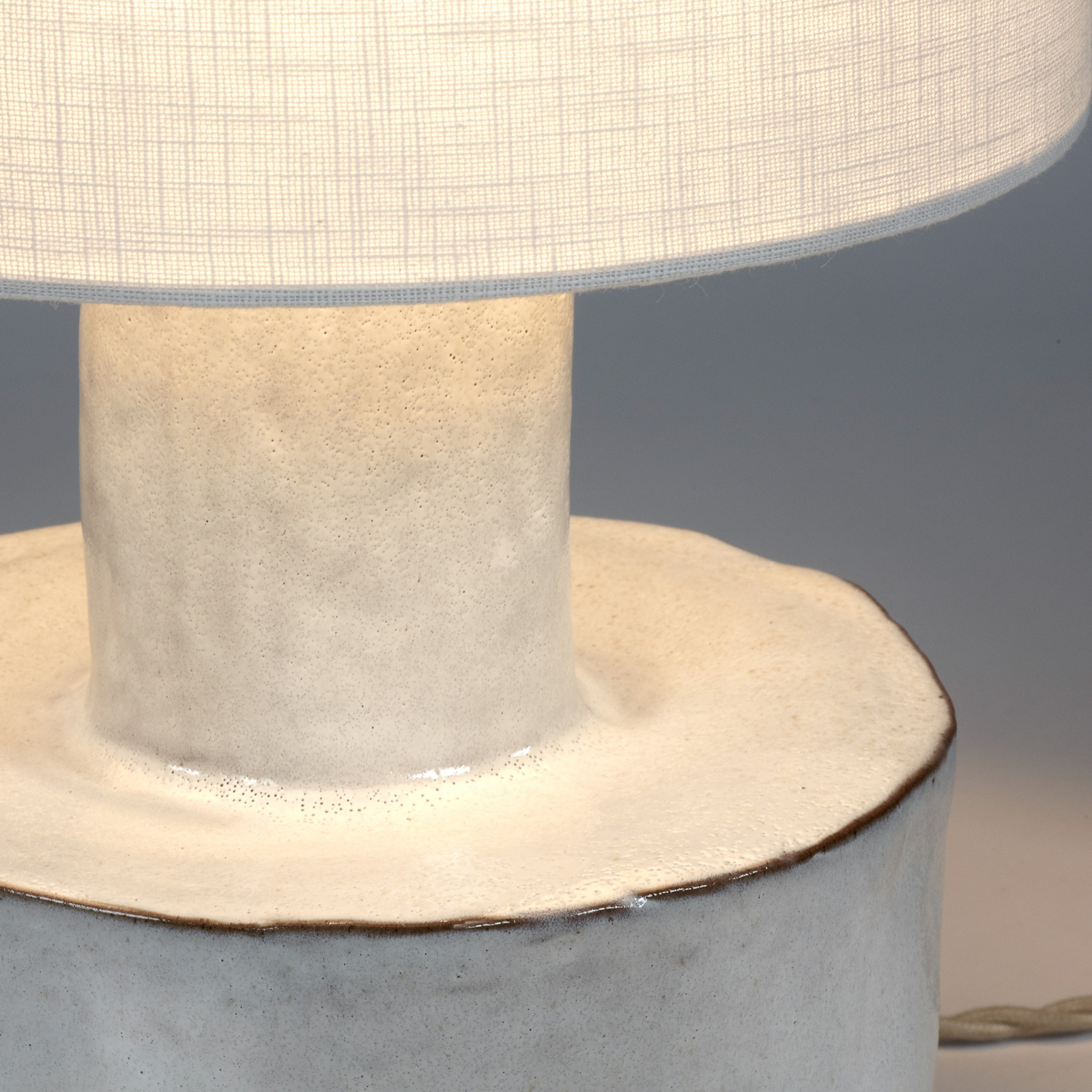 WHITE-WHITE CATHERINE bordlampe, stentøj, tekstil, højde 47 cm, E27 – Serax