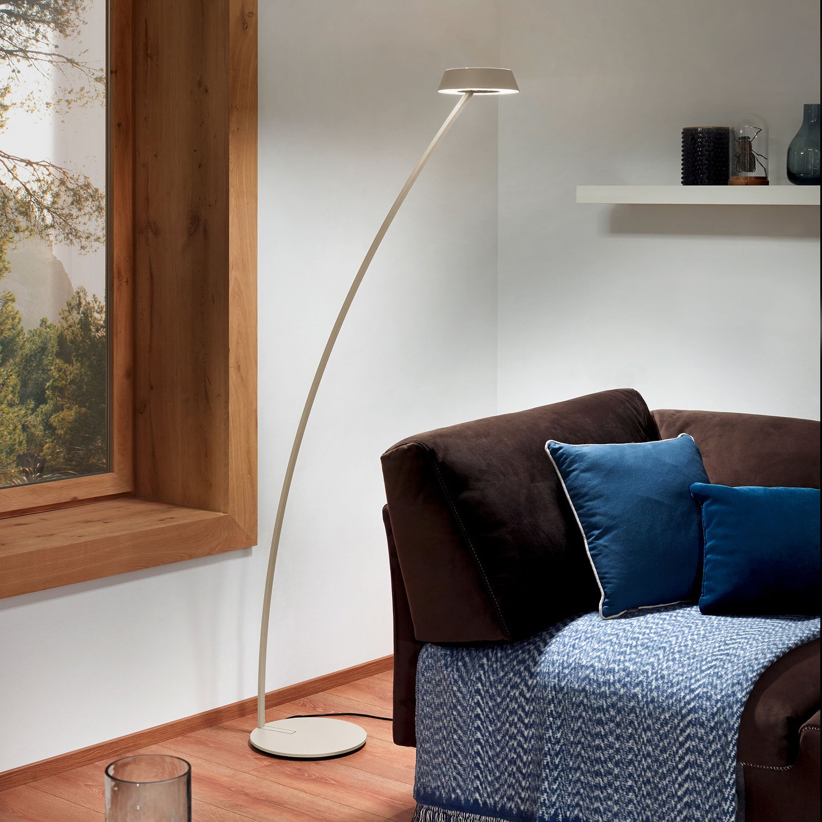 OLIGO Glance LED floor lamp, curved, gesture technology