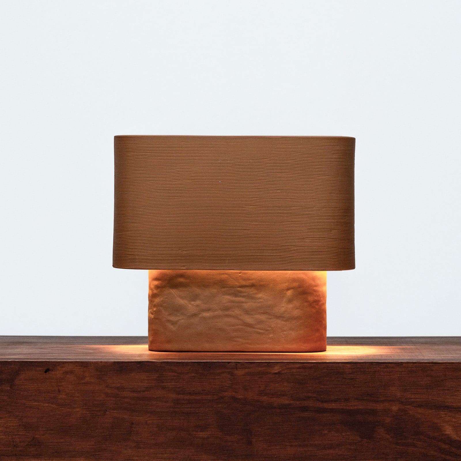 04 SAND ILLUMINA LED-bordlampe, beige, høyde 29 cm – Serax - Stue - Design - Stoff / Tekstil - Med en lyskilde