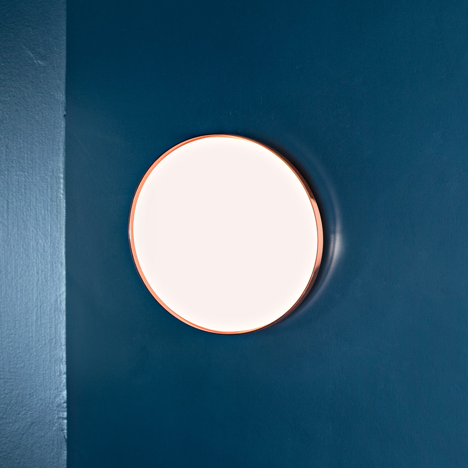 FLOS Clara - LED wall light with a copper ring