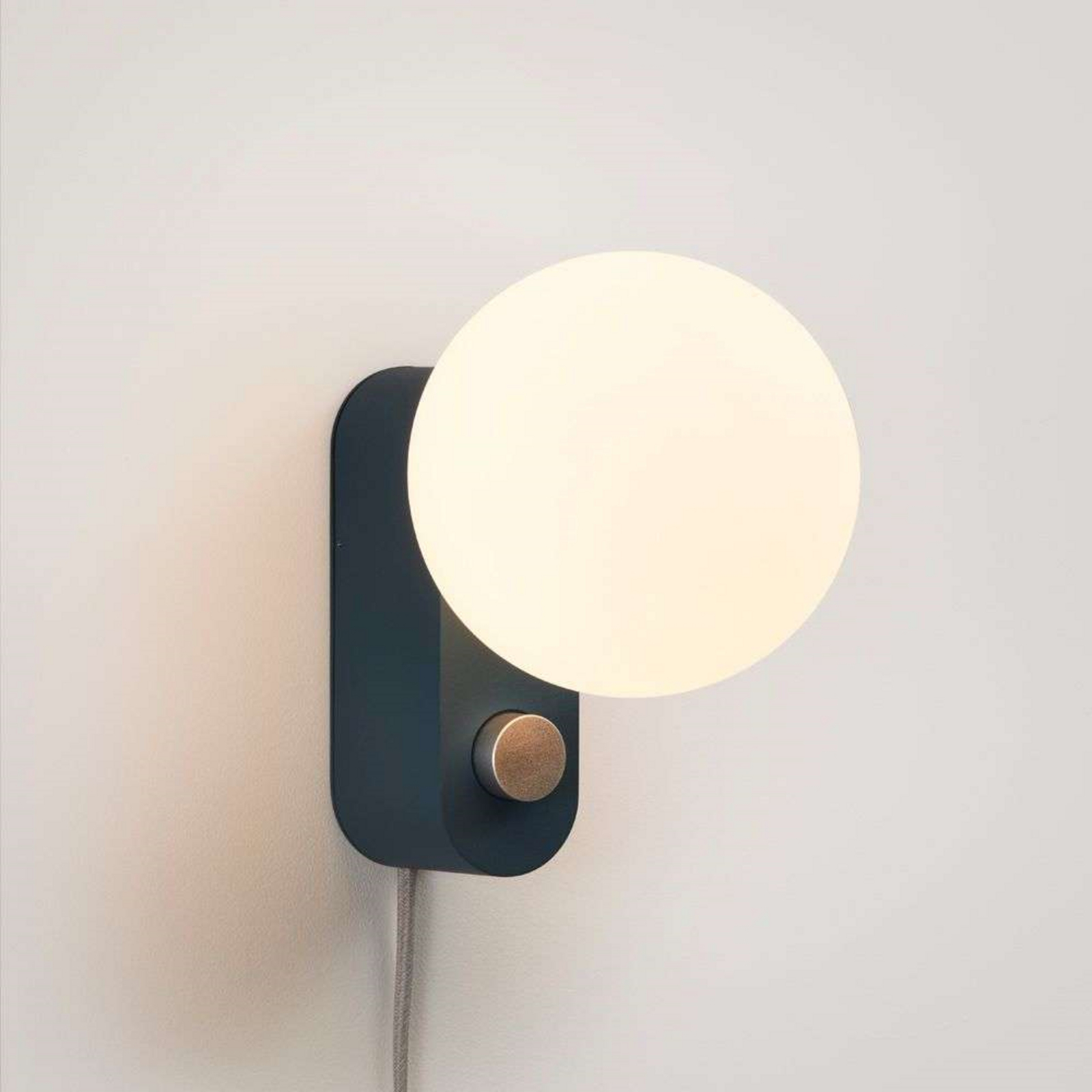 Alumina Bordslampa Sapphire w/Sphere IV - Tala