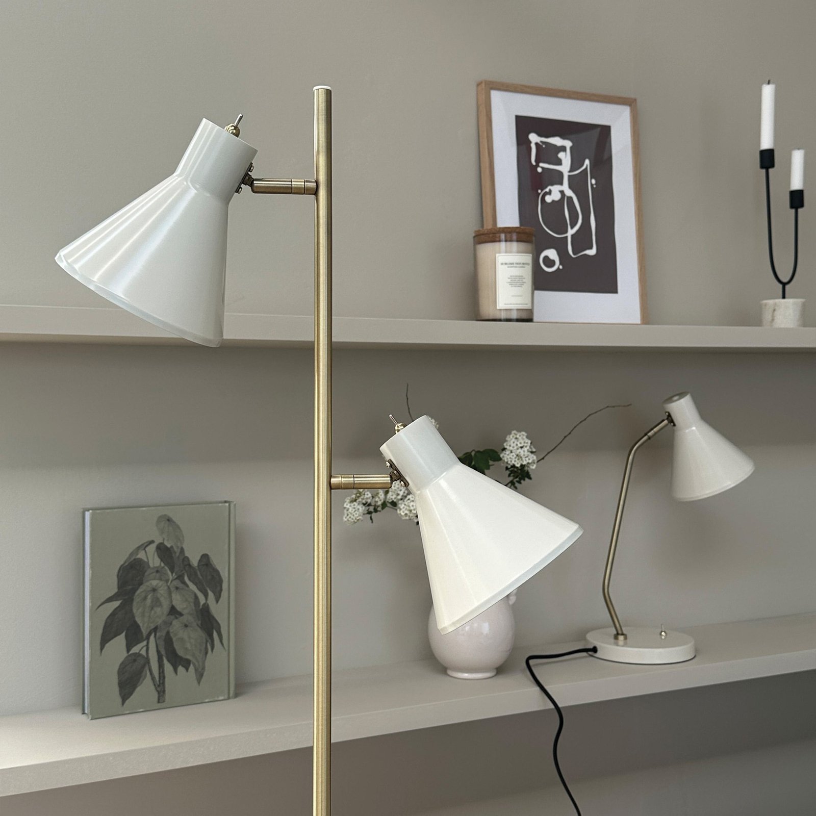 Sleep Floor Lamp Shiny White/Antique Brass - DybergLarsen