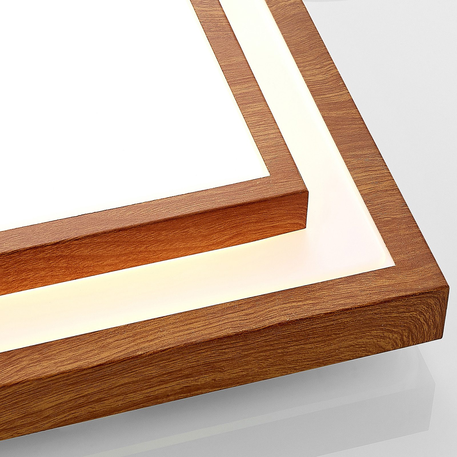 Lindby Mendosa LED plafondlamp hout-optiek, hoekig
