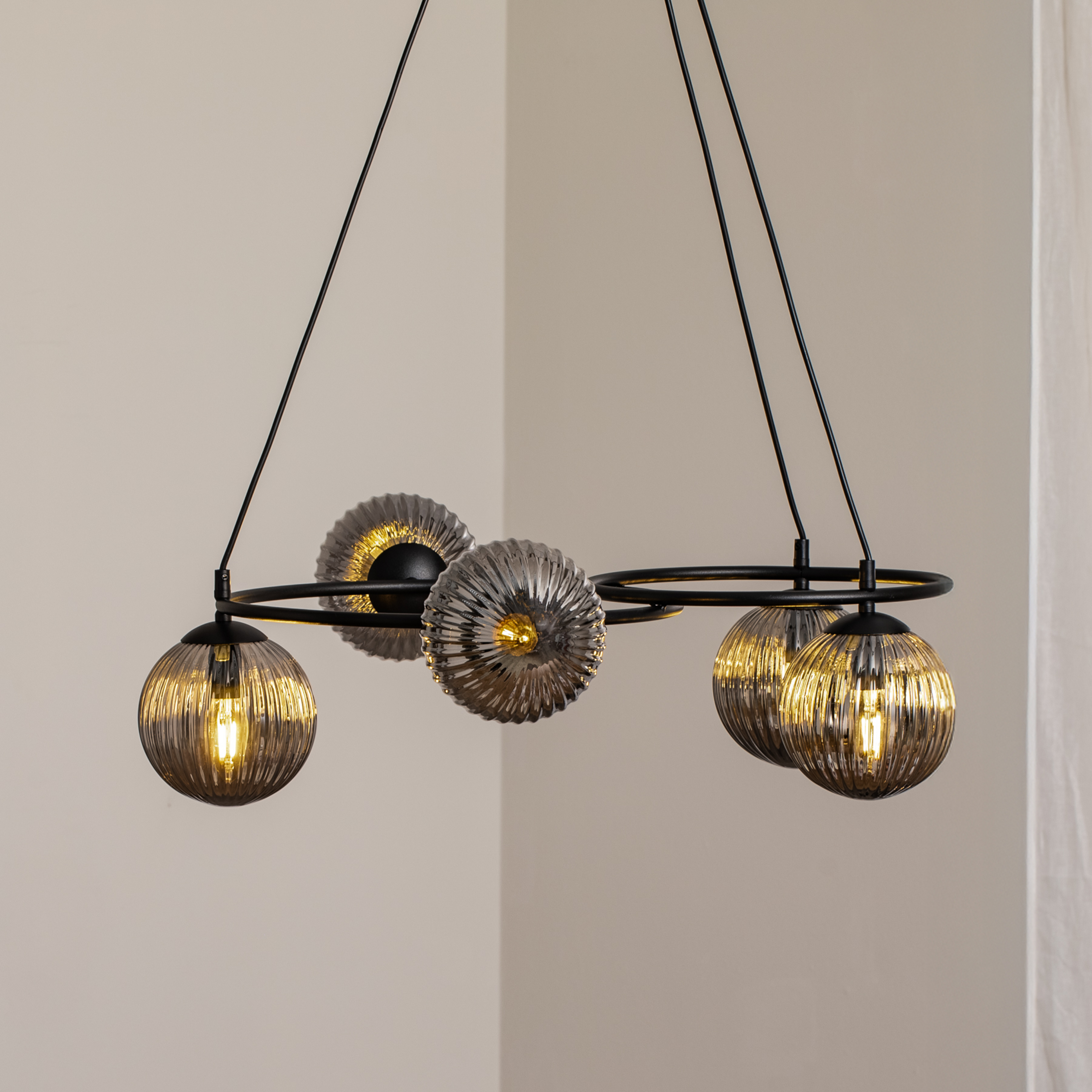 Wohnzimmerlampe Libra, rauchgrau/schwarz, Ø 70 cm, 5-flg.