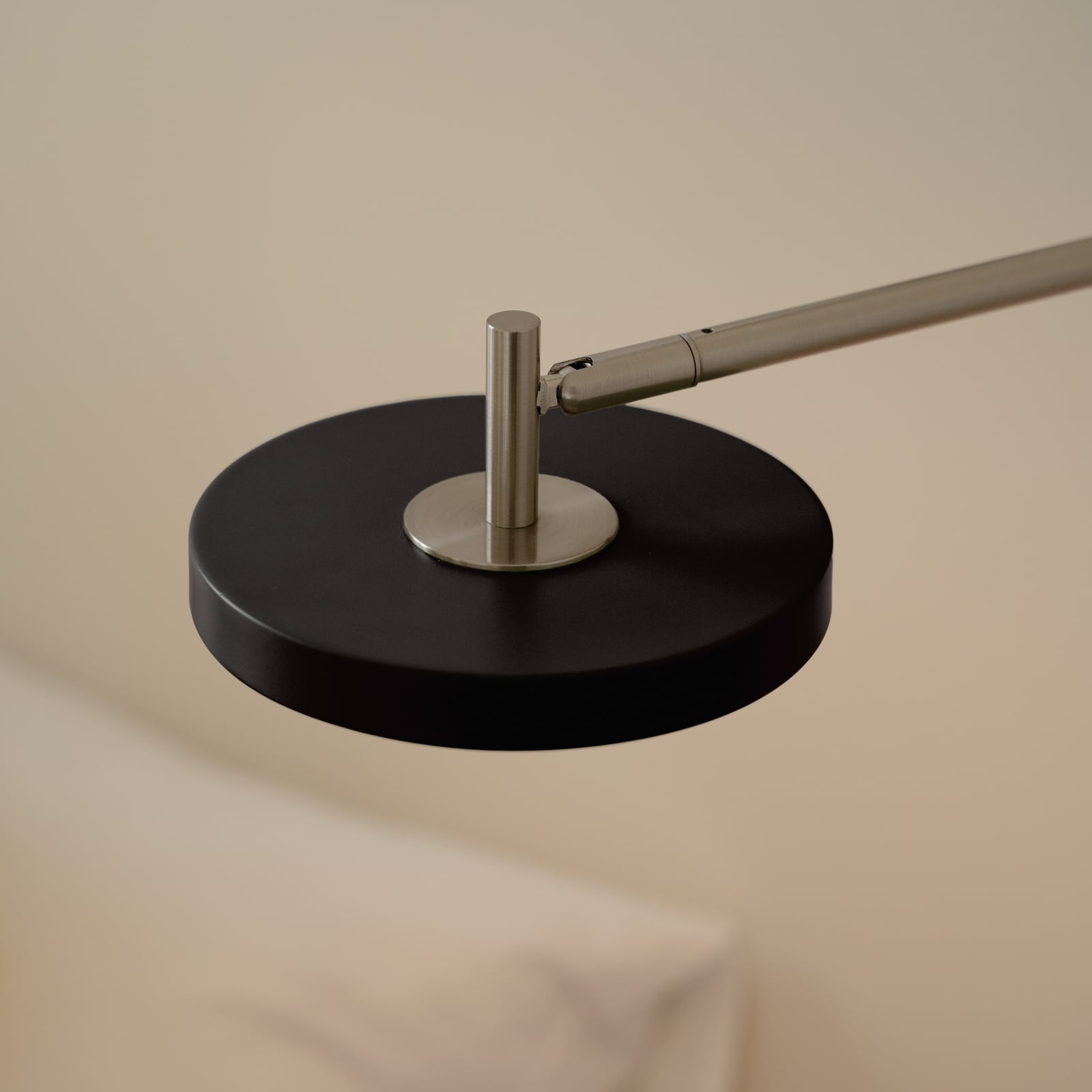 Asteria Long LED-Wandlampe, schwarz, Stahl, Stecker - UMAGE