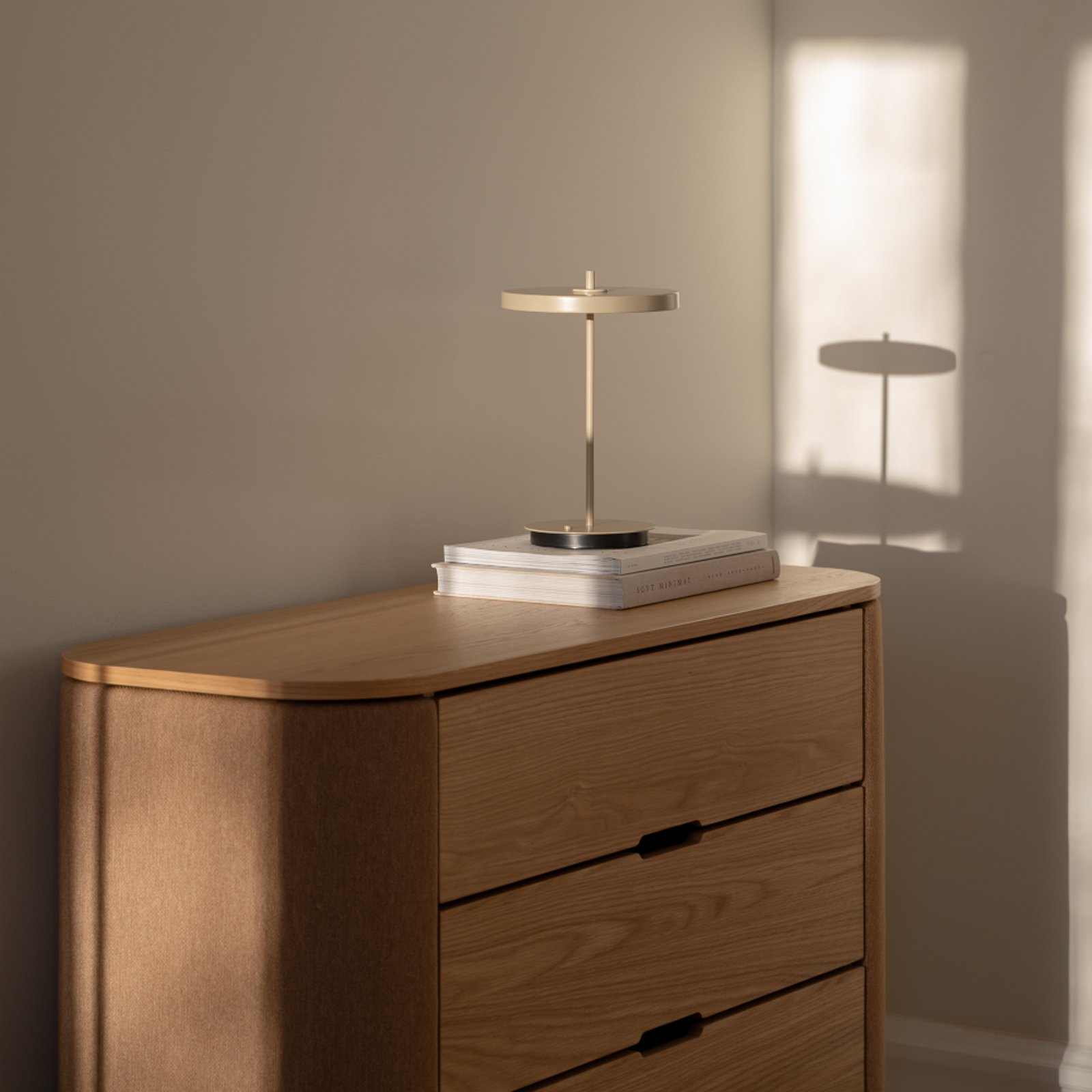 Lampe à poser LED rechargeable UMAGE Asteria Move brun argile uni, 31cm