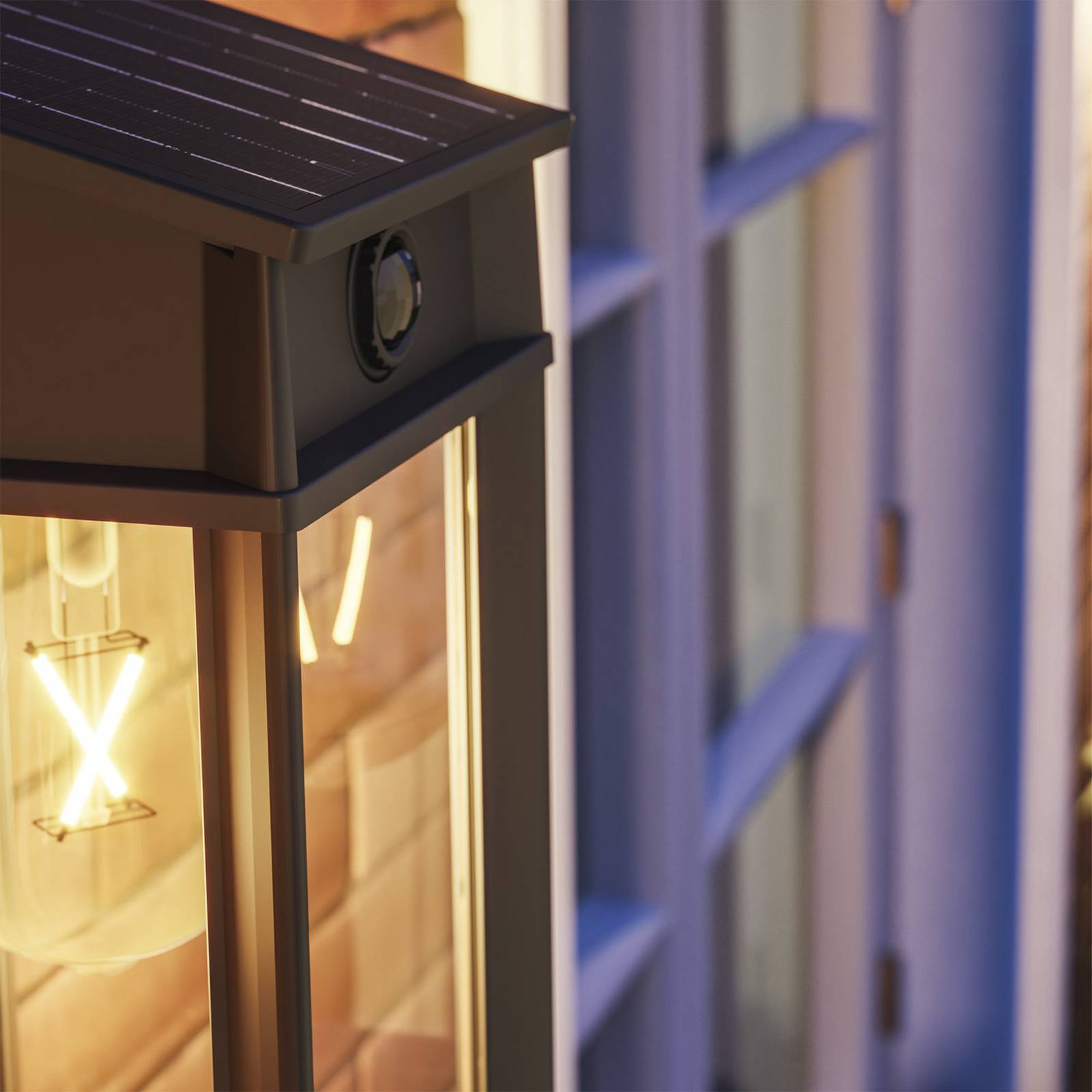 Philips Kinkiet zewnętrzny LED Geri UE z czujnikiem, kątowy, IP44