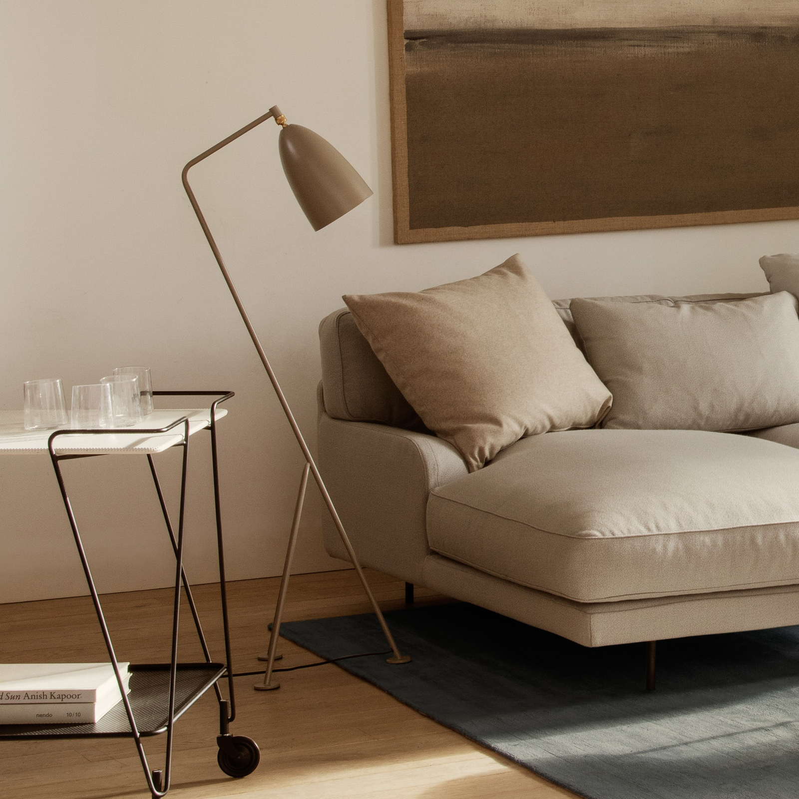Gräshoppa Stojací Lampa Olive Brown - GUBI