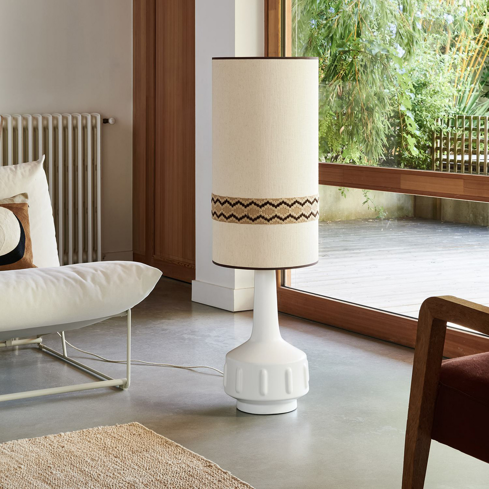 Jimmy Stehlampe weiß/beige Borte 121 cm - MARKET SET Jimmy Stehlampe weiß/beige Borte 121 cm - MARKET SET