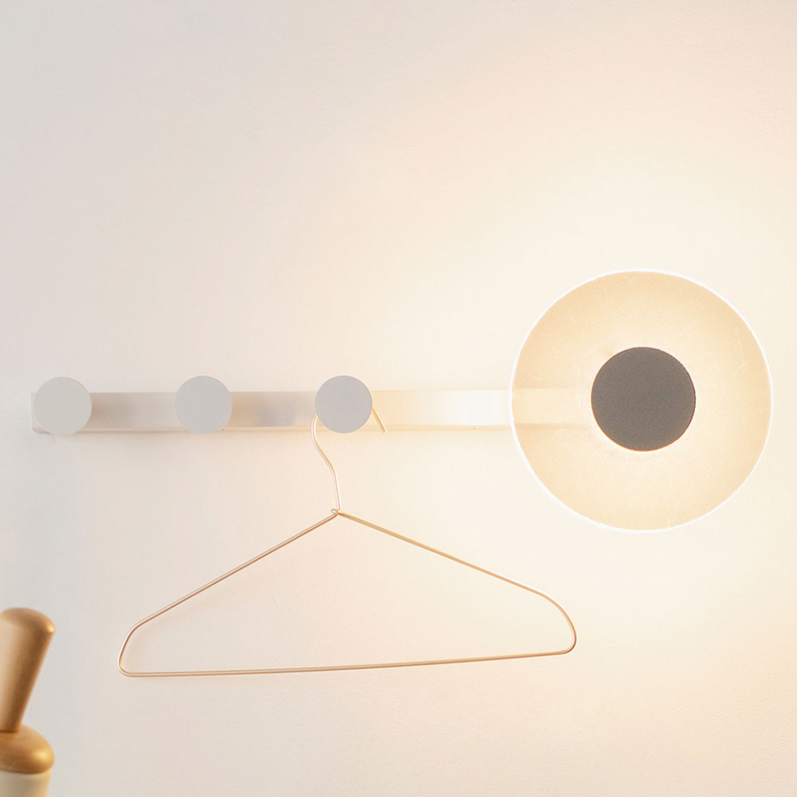 "Venus" LED sieninis šviestuvas su kabliuku, baltos spalvos
