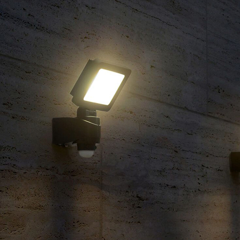 Heller LED-Außenstrahler Nebraska mit Sensor